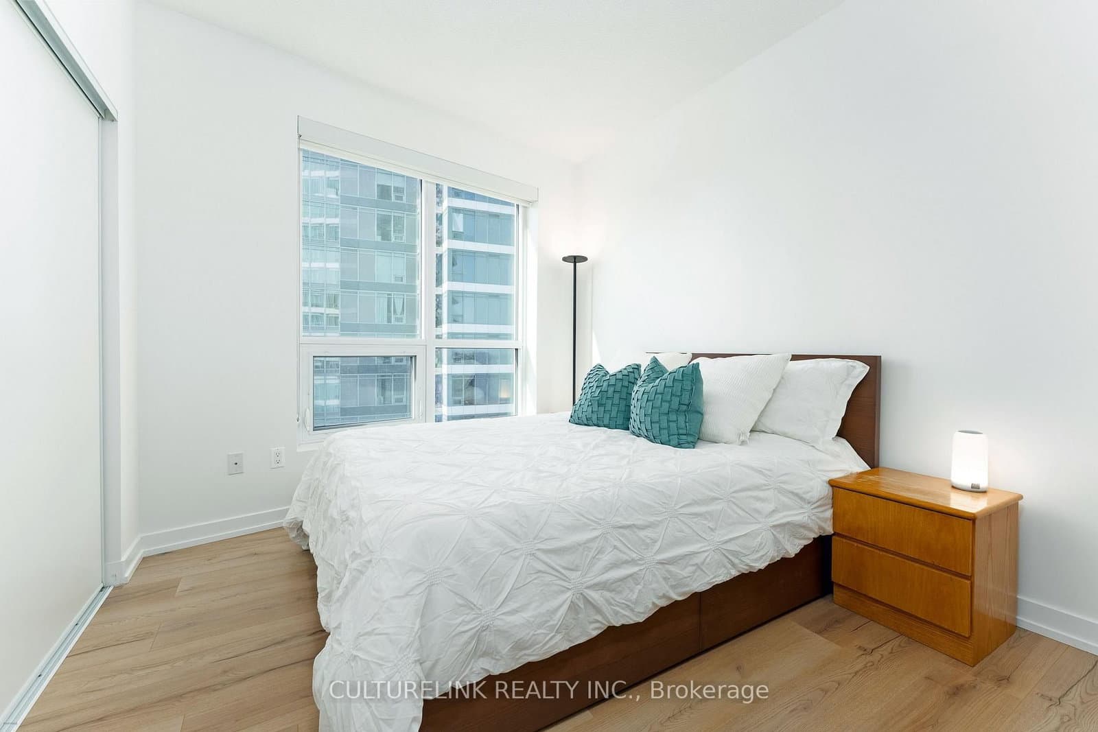 117 McMahon Drive, Unit 2008 thumbnail 20