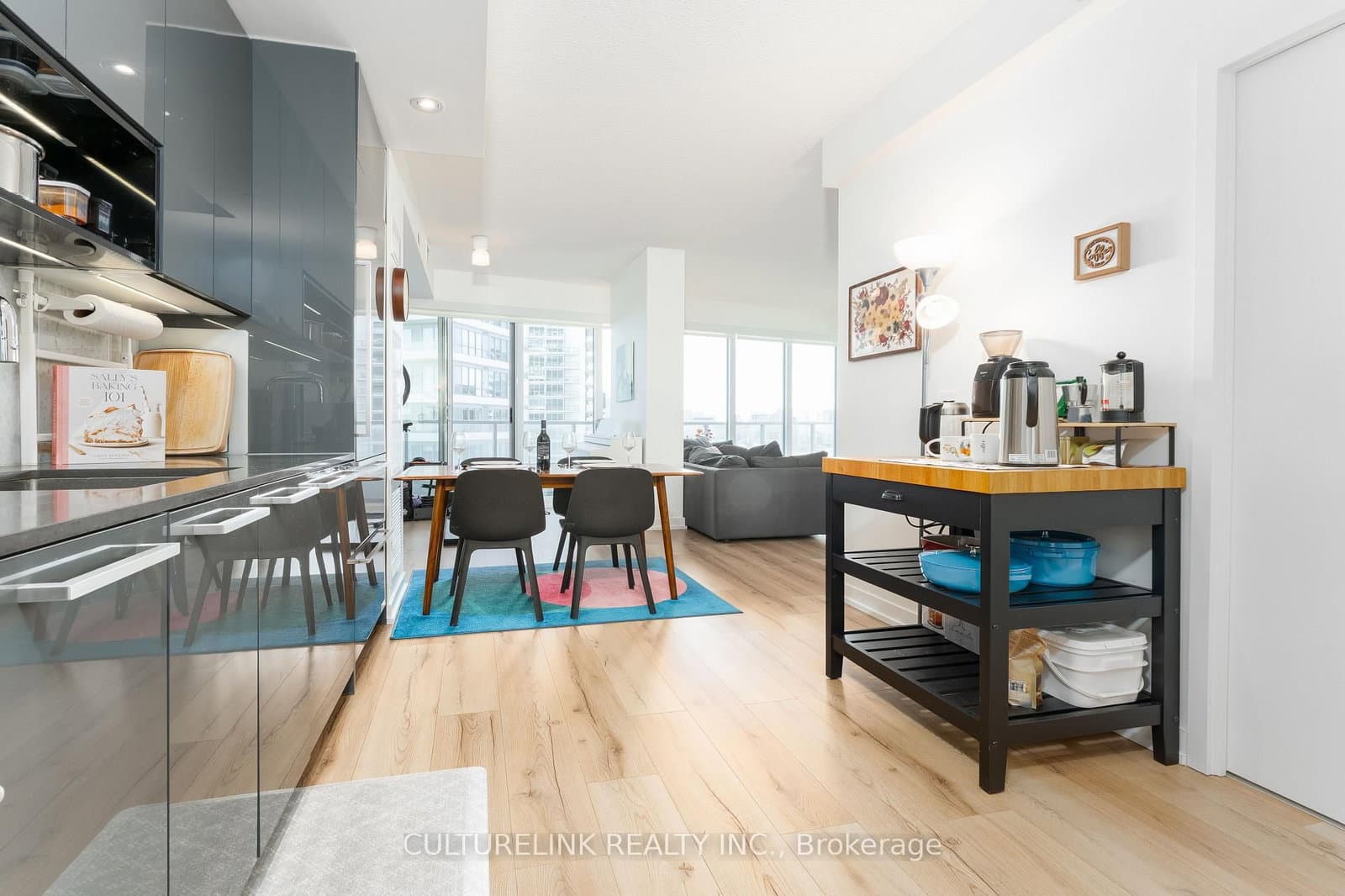 117 McMahon Drive, Unit 2008 thumbnail 3
