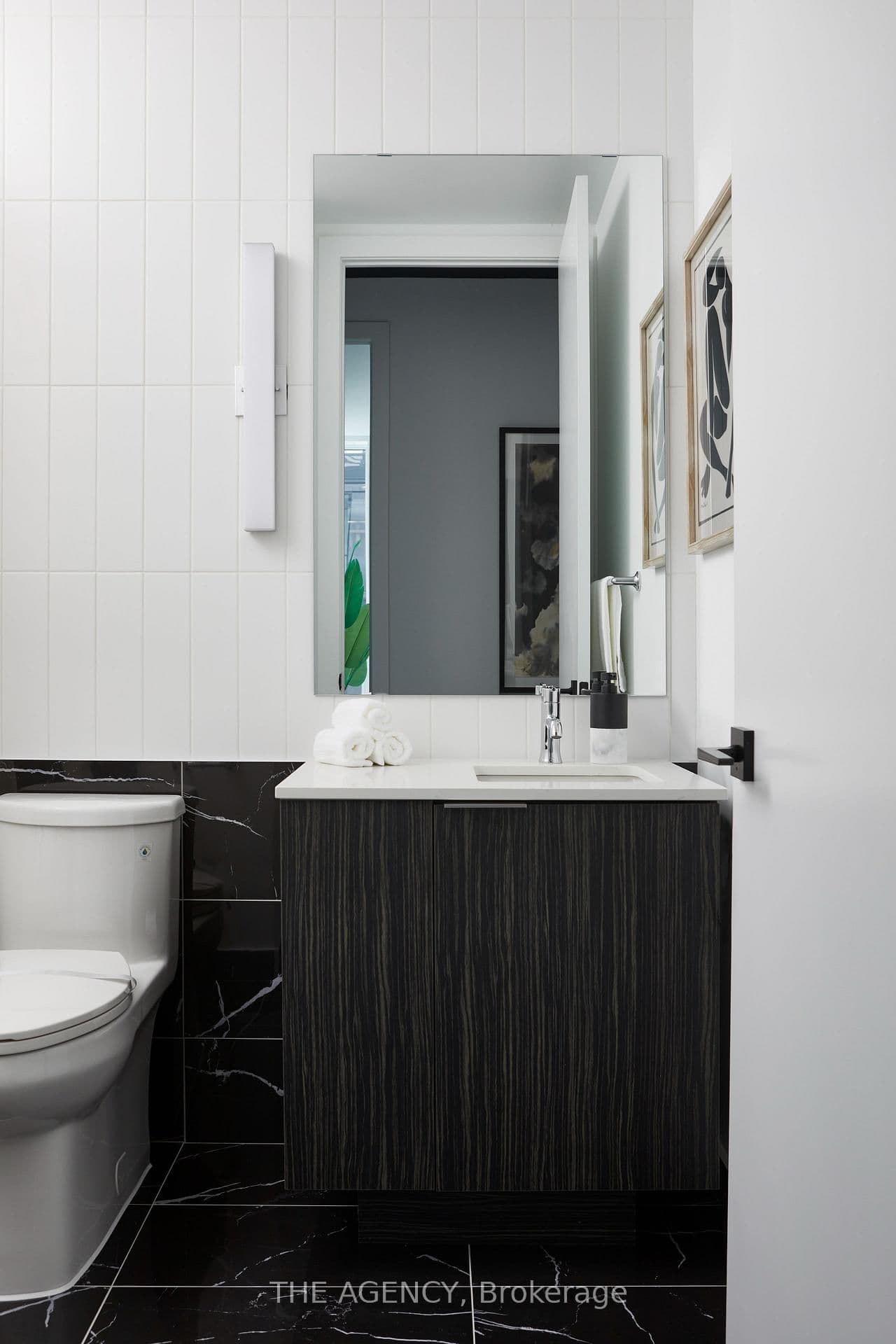 327 King Street W, Unit PH03 thumbnail 11