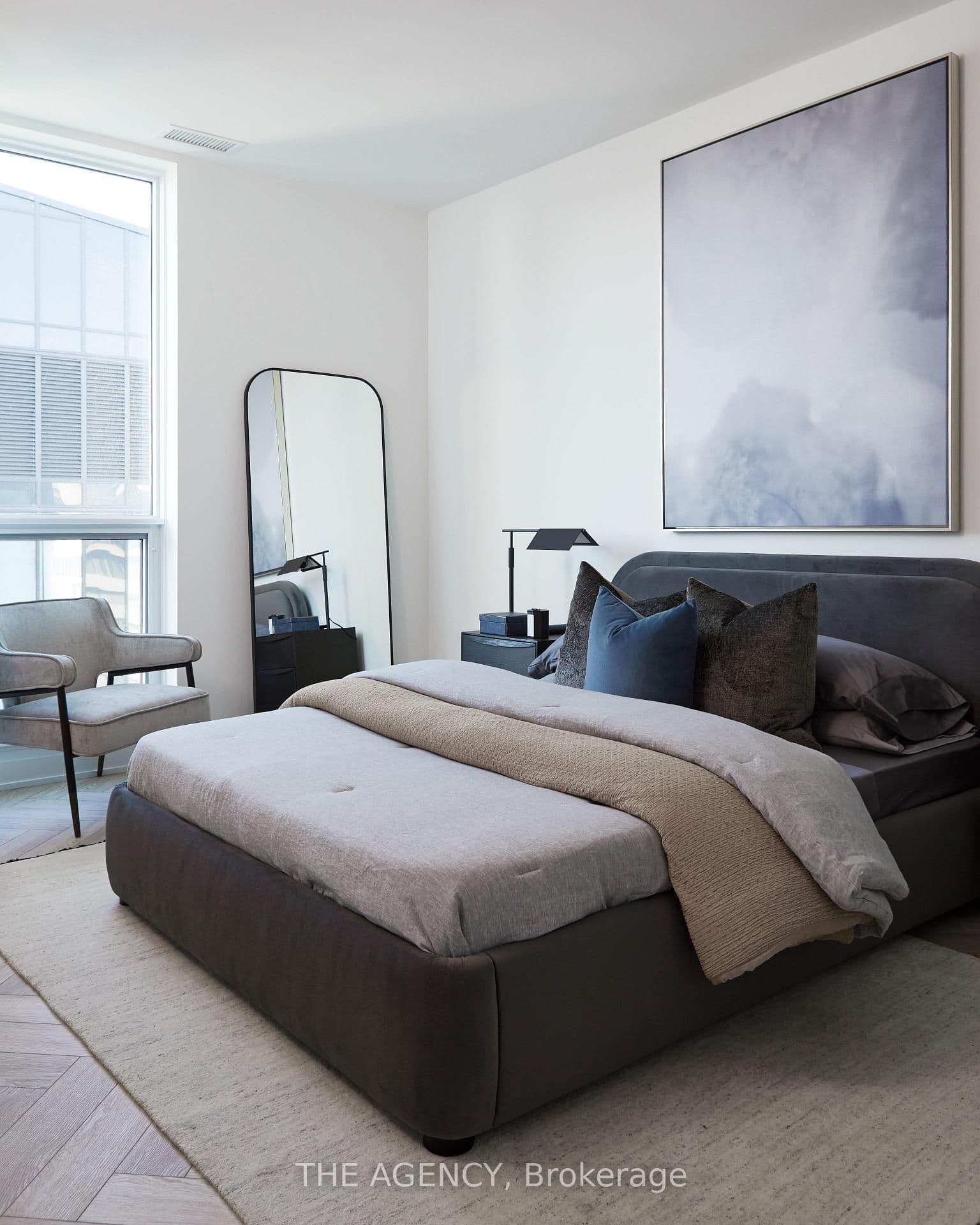 327 King Street W, Unit PH03 thumbnail 17