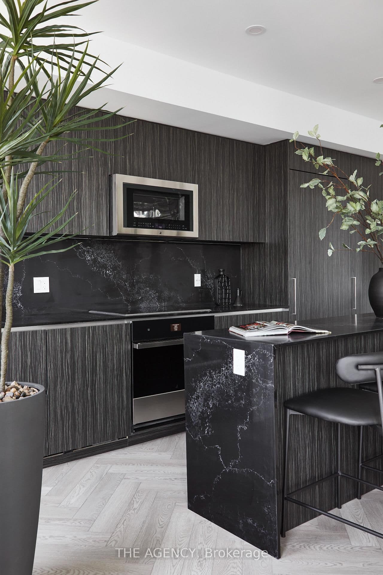 327 King Street W, Unit PH03 thumbnail 2