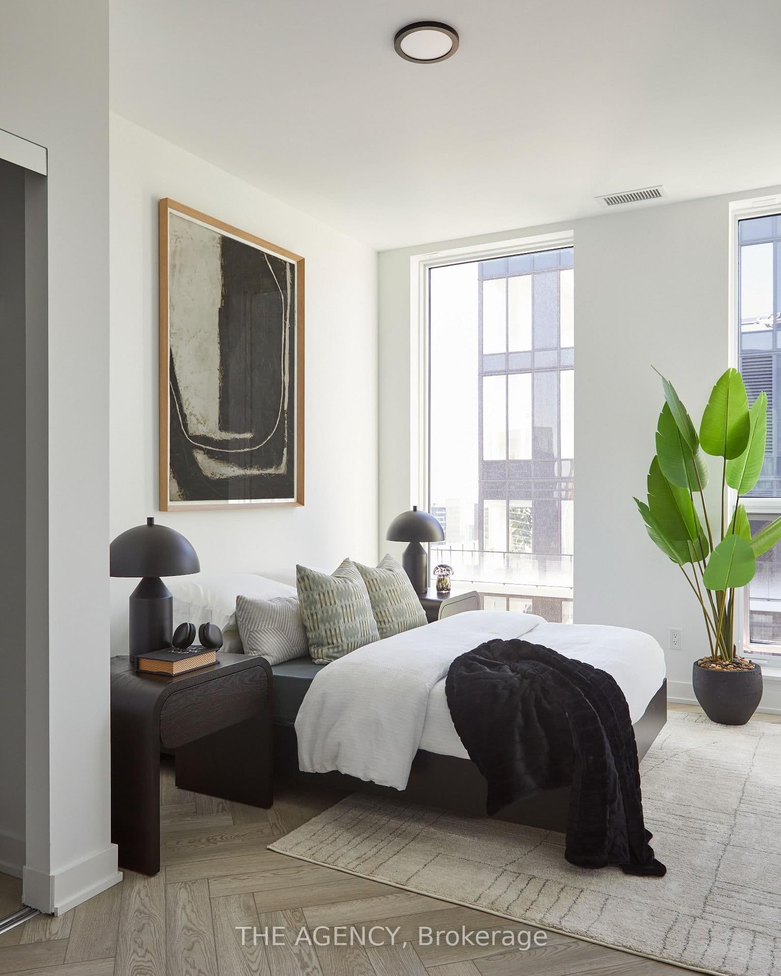 327 King Street W, Unit PH03 thumbnail 21