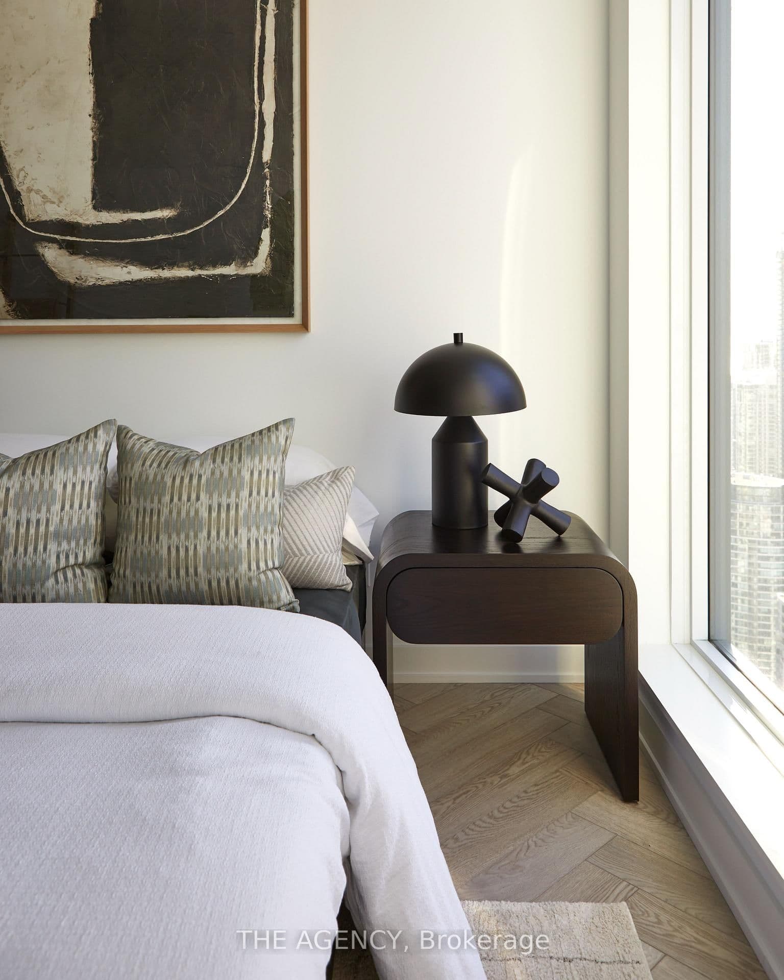 327 King Street W, Unit PH03 thumbnail 24