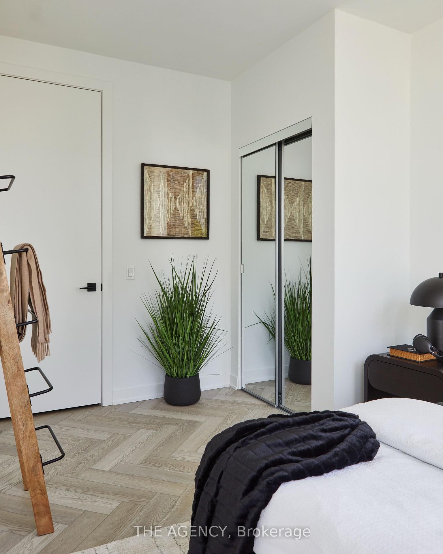 327 King Street W, Unit PH03 thumbnail 25