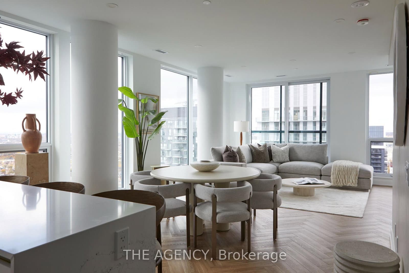 327 King Street W, Unit PH04 thumbnail 2