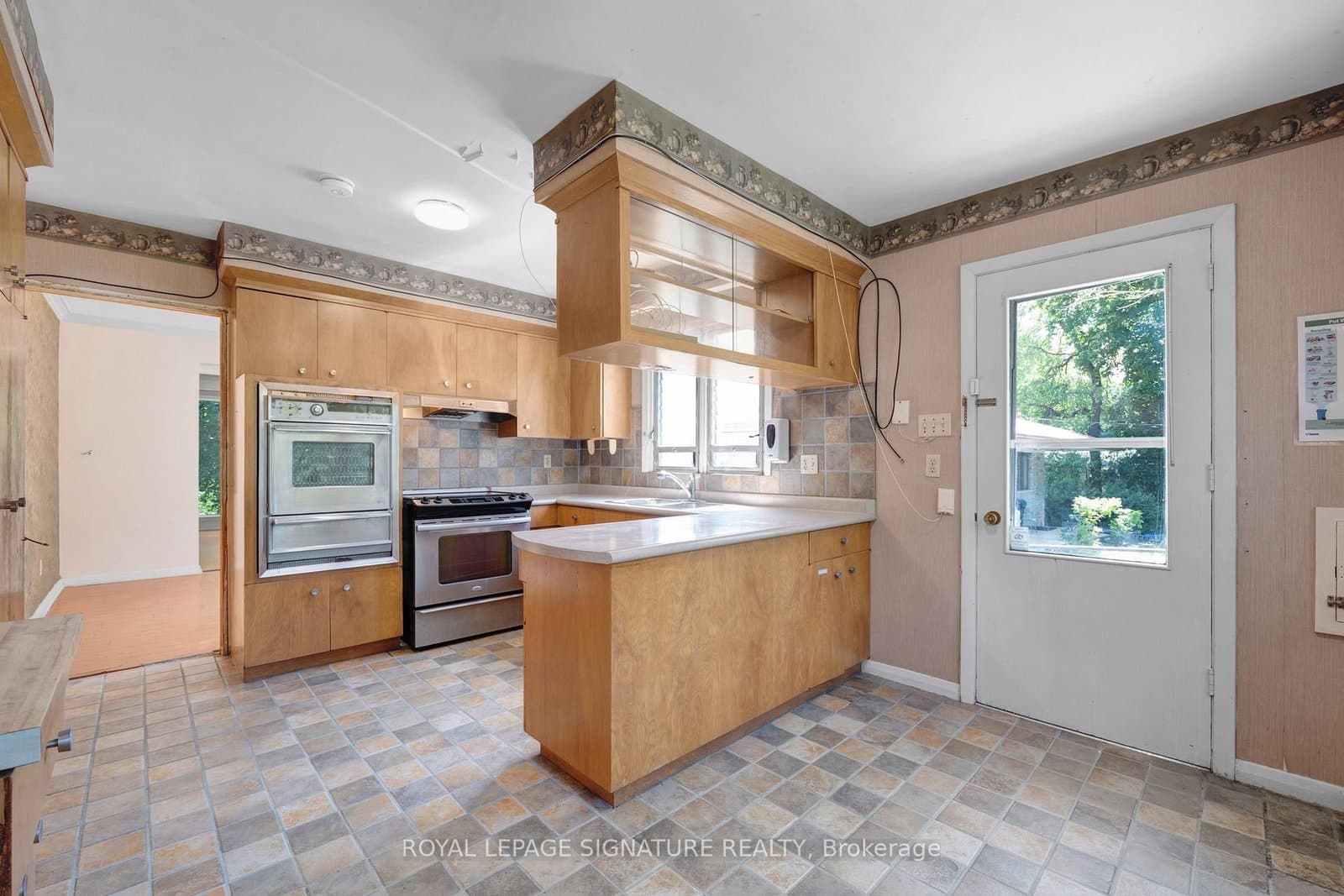 209 Burbank Drive thumbnail 16