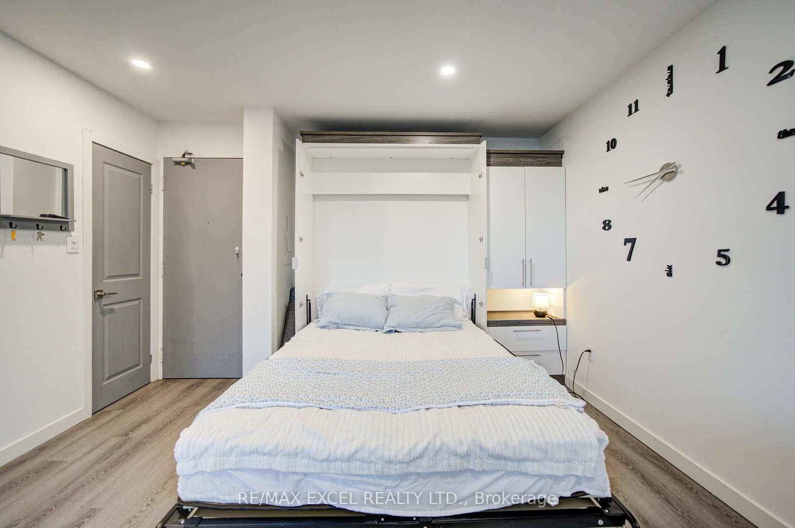 720 Spadina Avenue, Unit 1605 thumbnail 15