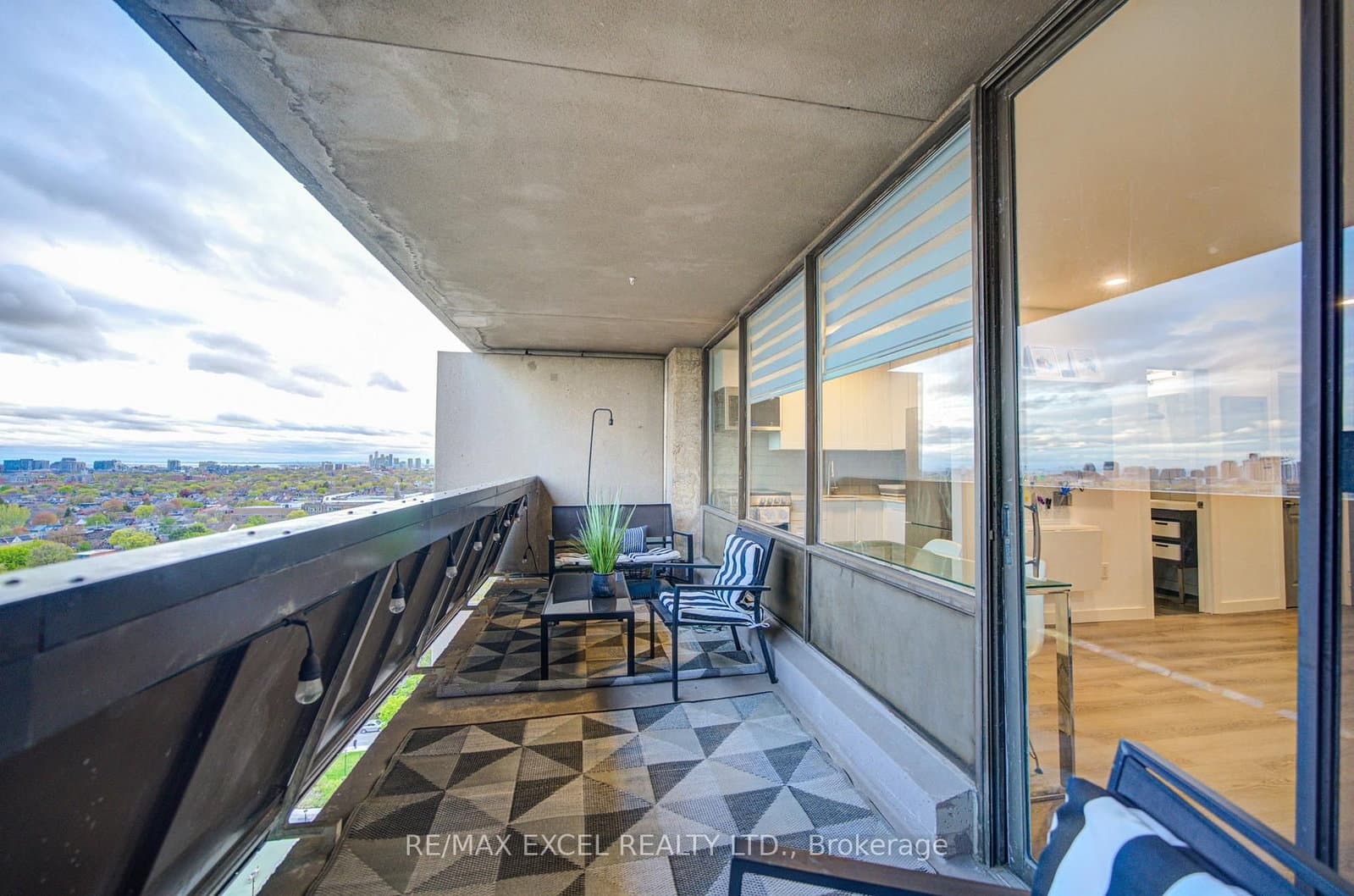 720 Spadina Avenue, Unit 1605 thumbnail 33