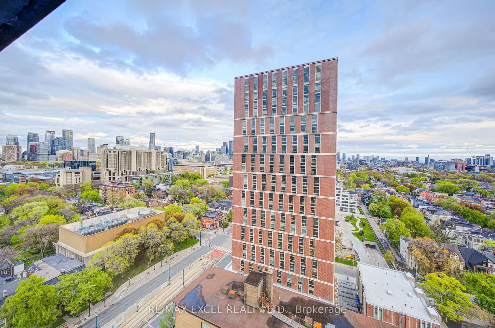 720 Spadina Avenue, Unit 1605 thumbnail 37