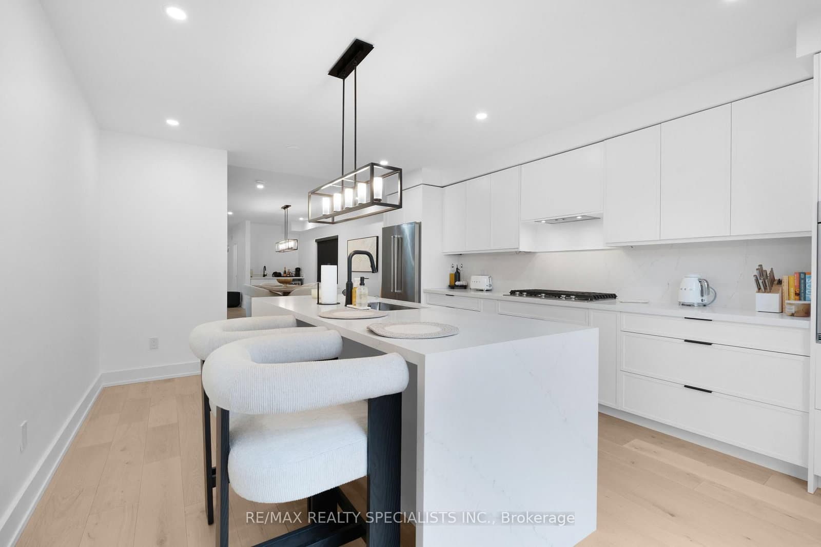 997 Mount Pleasant Road thumbnail 16