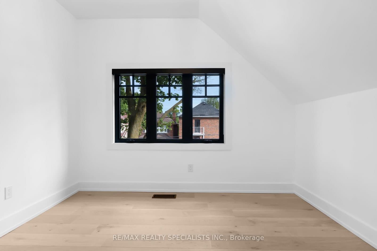 997 Mount Pleasant Road thumbnail 32