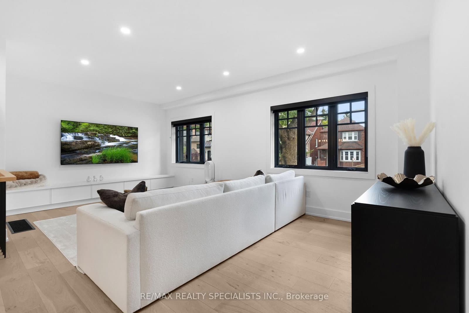 997 Mount Pleasant Road thumbnail 8