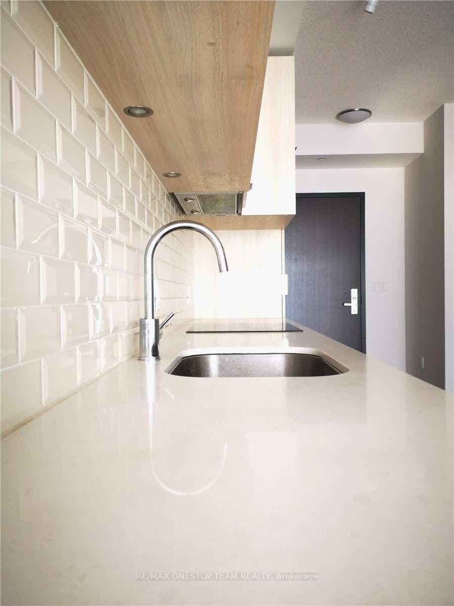 52 Forest Manor Road, Unit 707 thumbnail 3