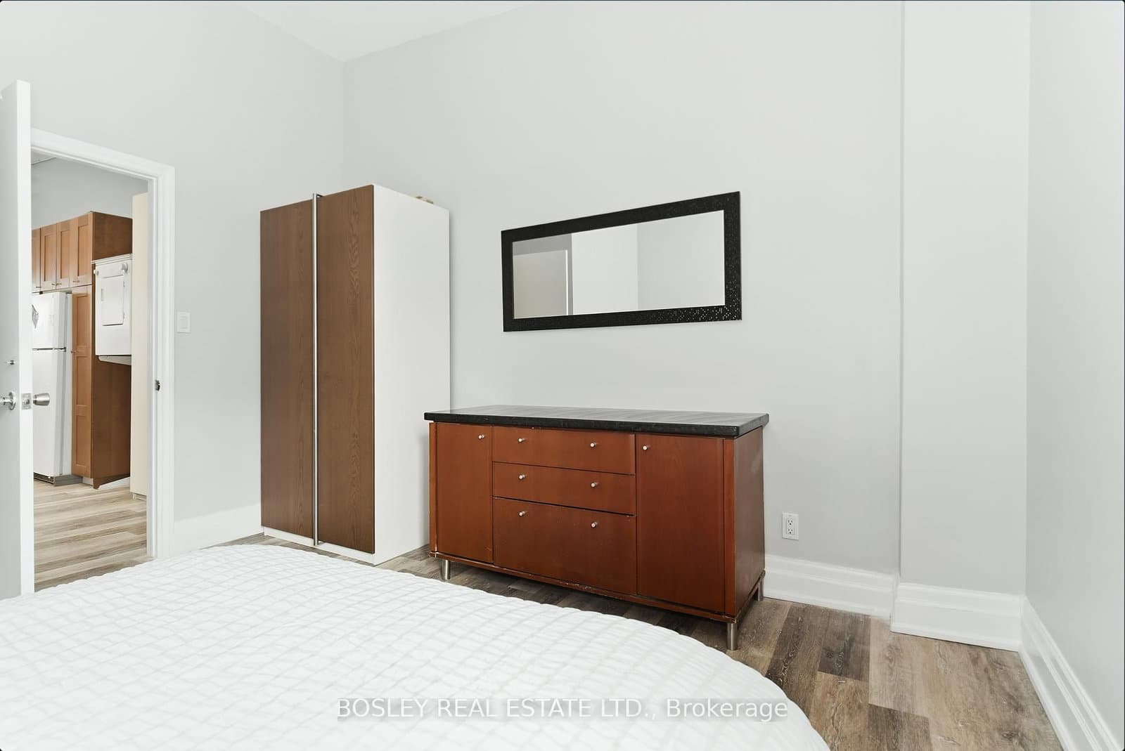 179 Queen Street E thumbnail 30