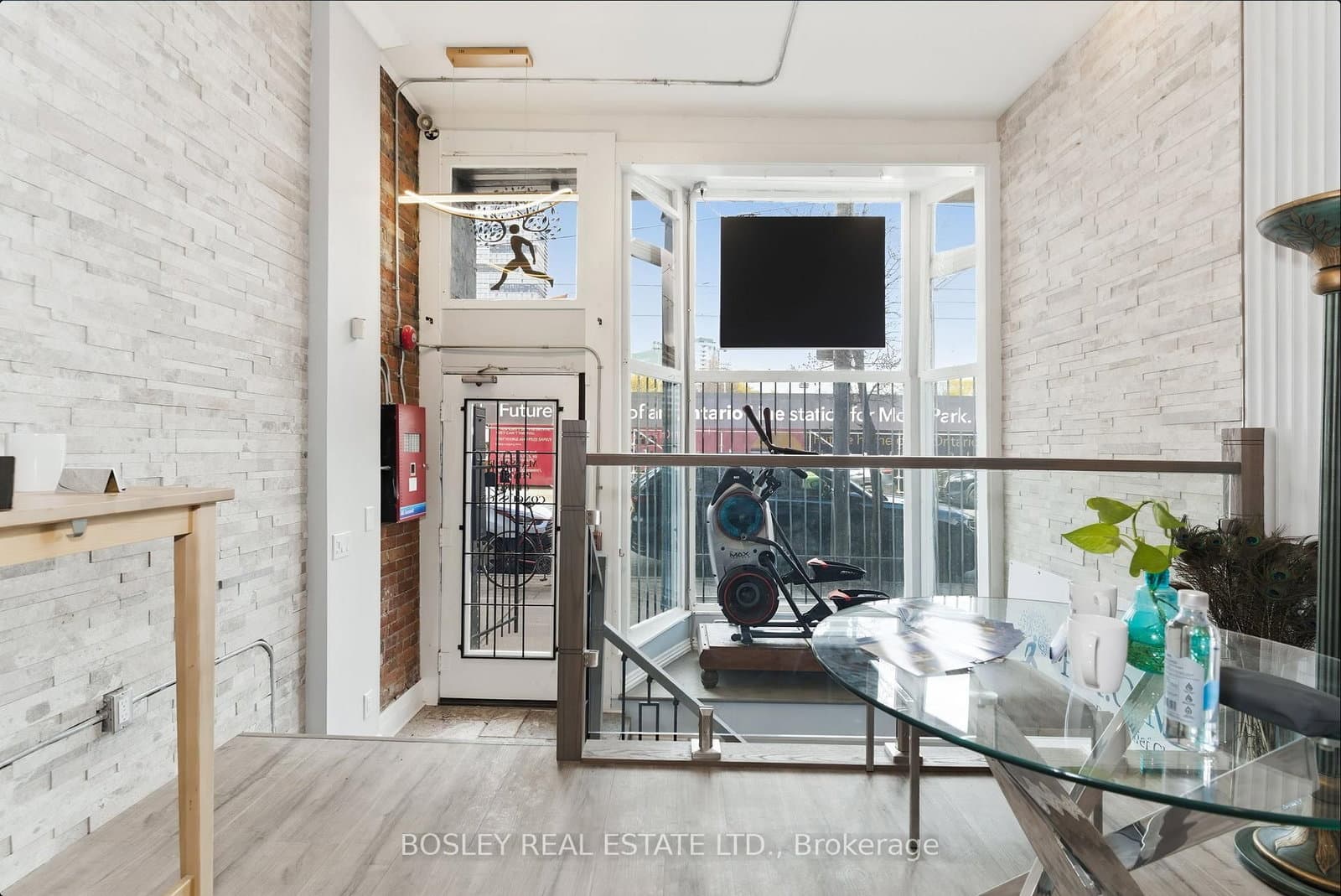 179 Queen Street E thumbnail 8