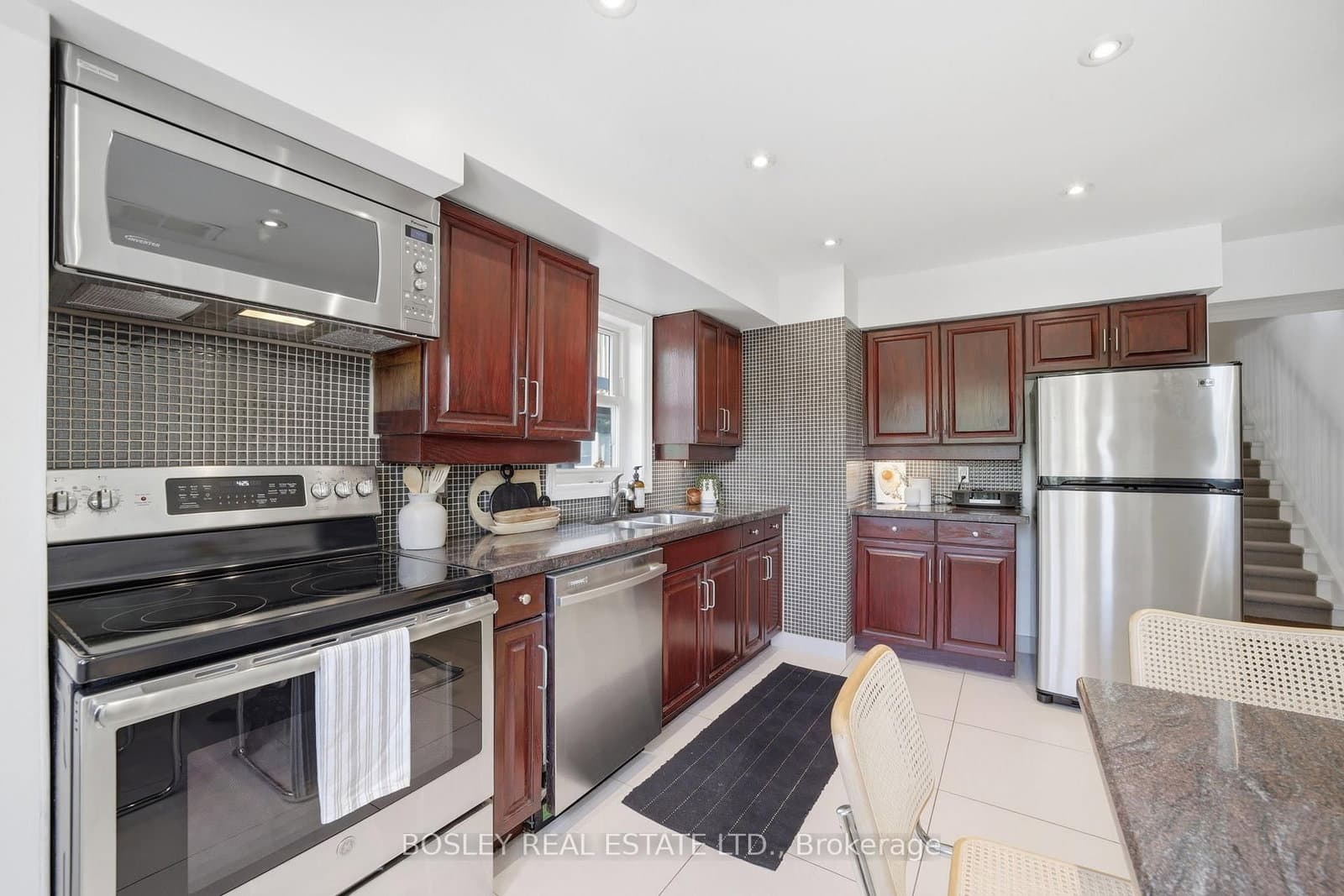 889 Adelaide Street W, Unit B thumbnail 12