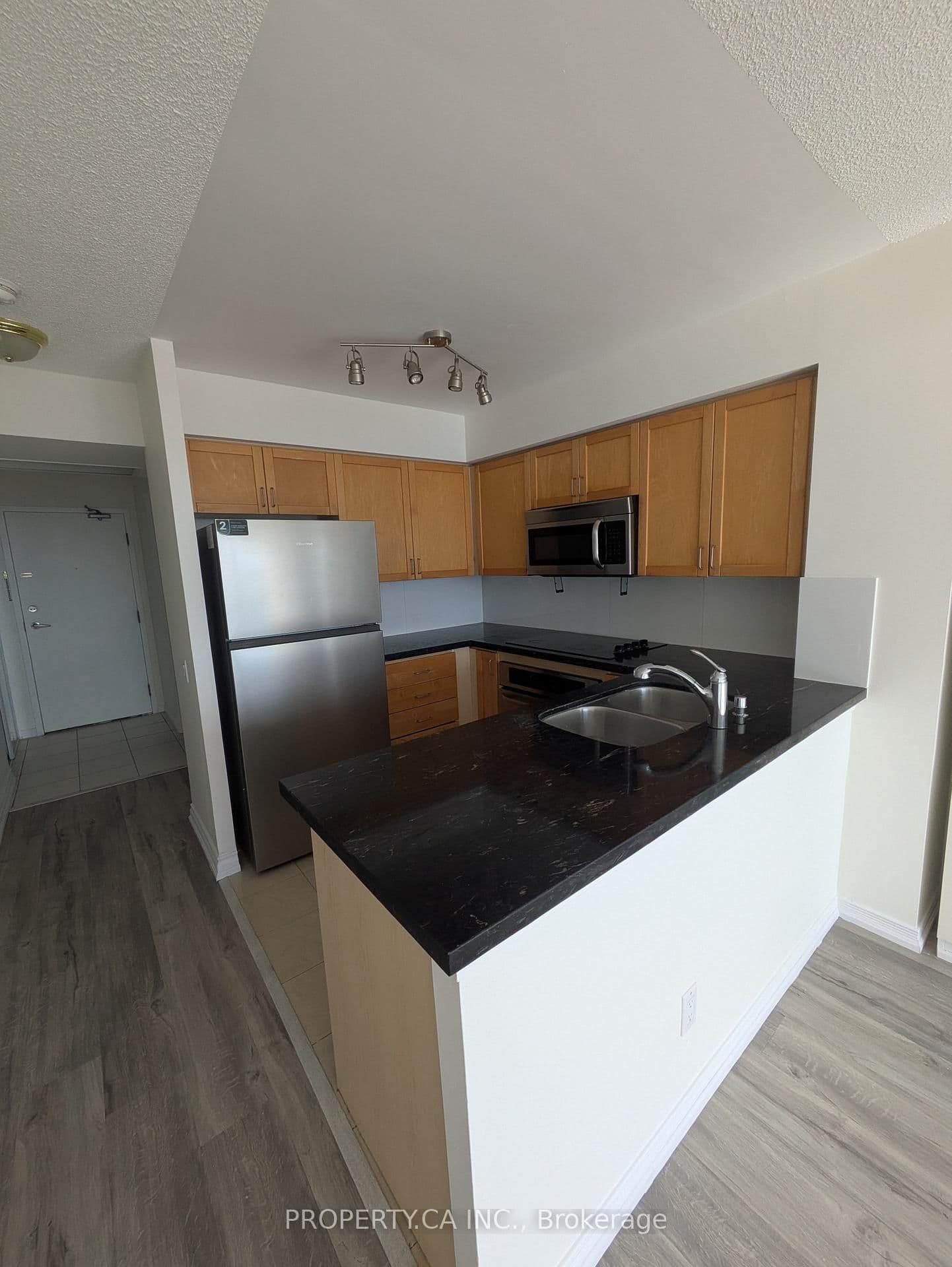 30 Harrison Garden Boulevard, Unit 1906 thumbnail 14