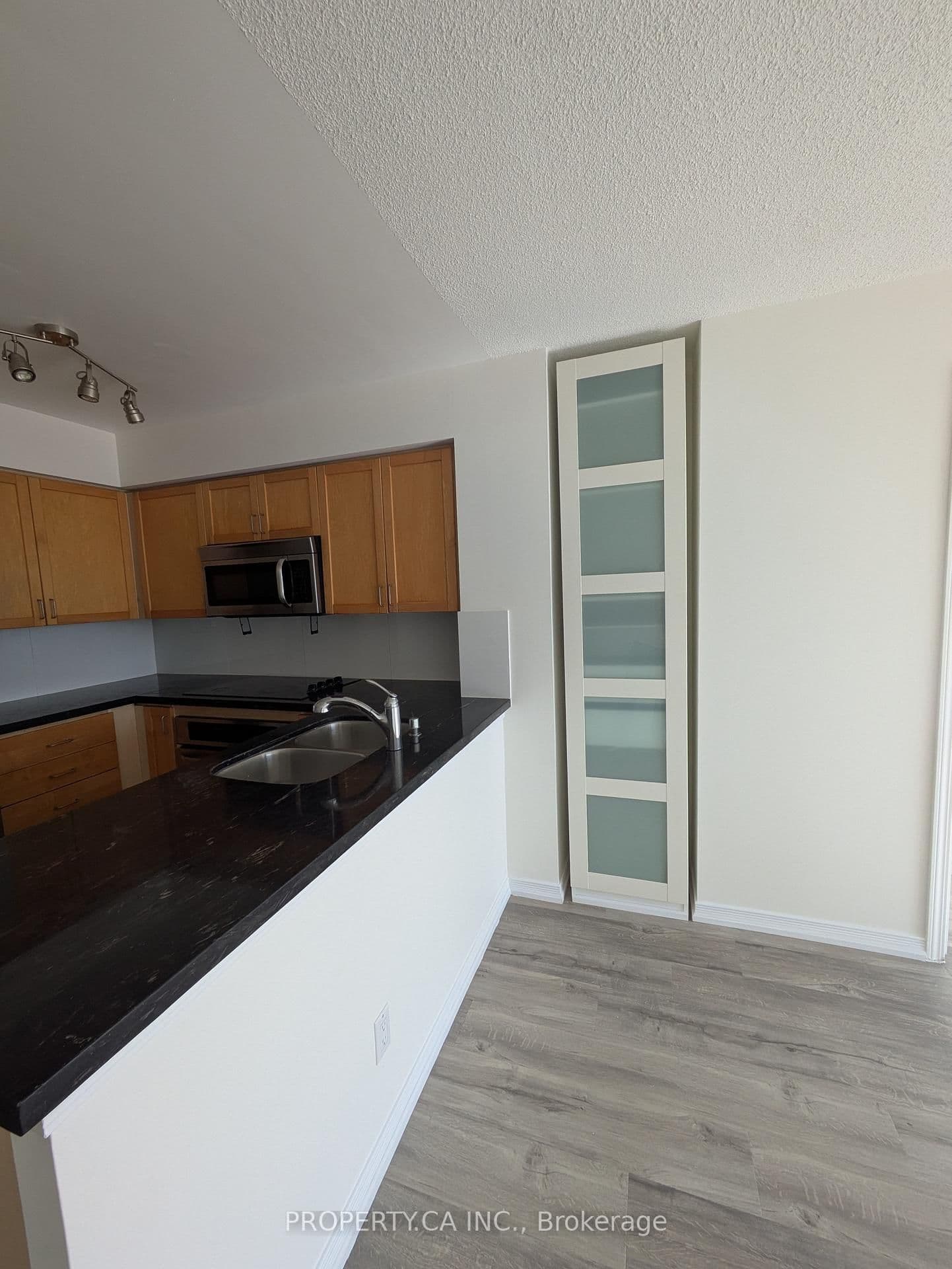 30 Harrison Garden Boulevard, Unit 1906 thumbnail 15