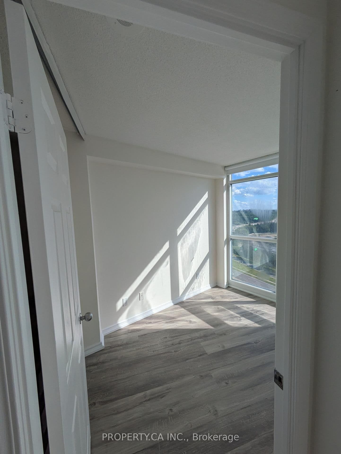 30 Harrison Garden Boulevard, Unit 1906 thumbnail 16