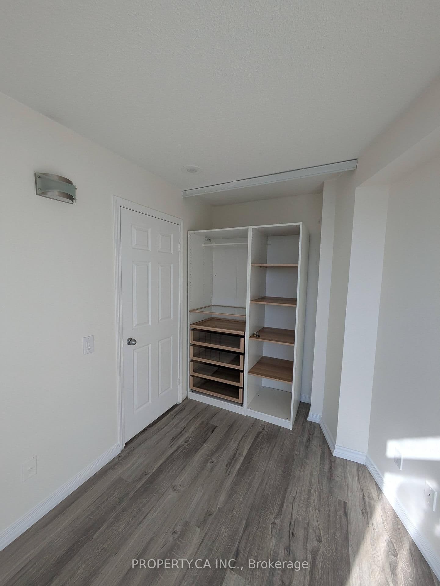 30 Harrison Garden Boulevard, Unit 1906 thumbnail 17