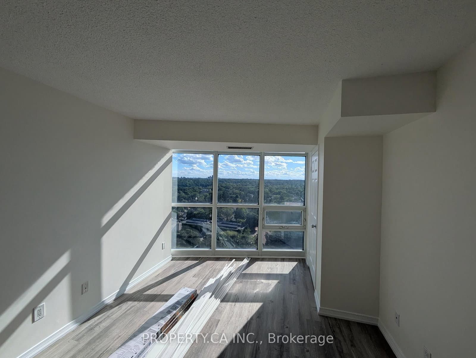 30 Harrison Garden Boulevard, Unit 1906 thumbnail 19
