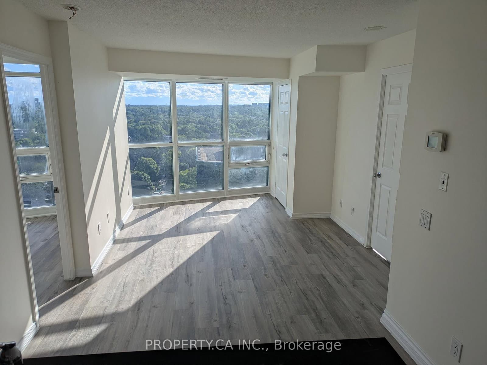 30 Harrison Garden Boulevard, Unit 1906 thumbnail 21