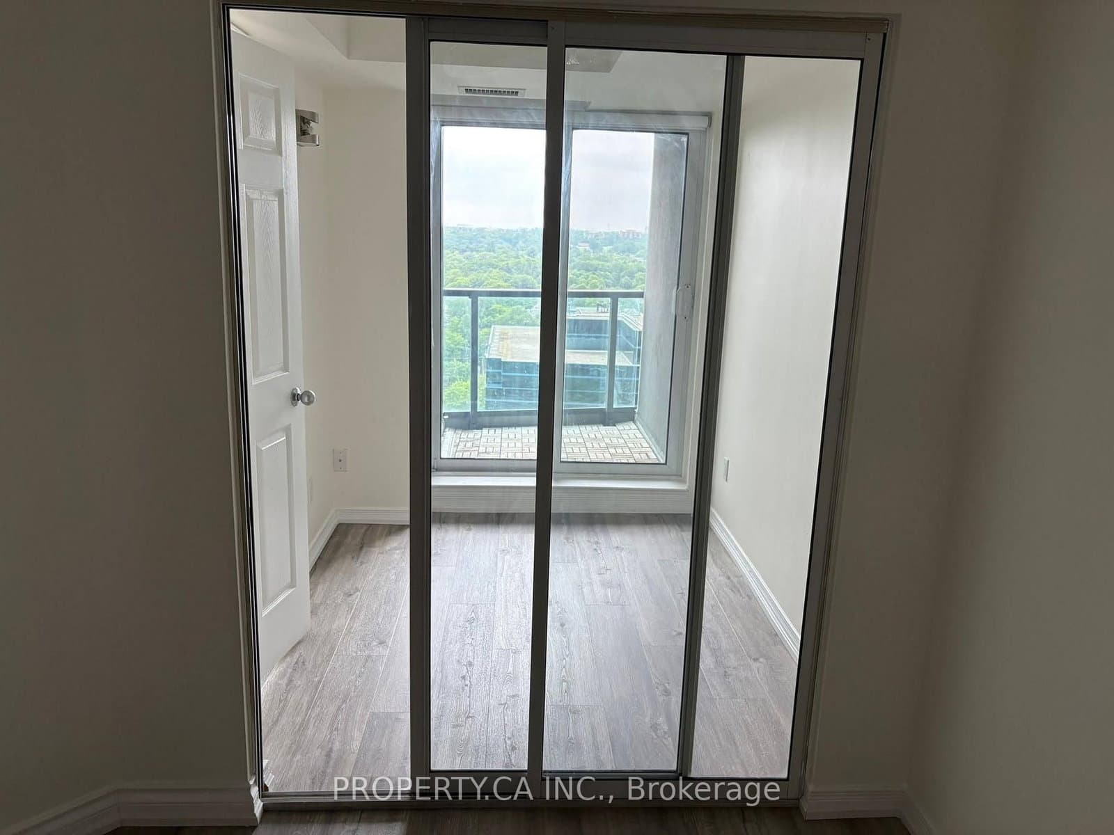 30 Harrison Garden Boulevard, Unit 1906 thumbnail 27