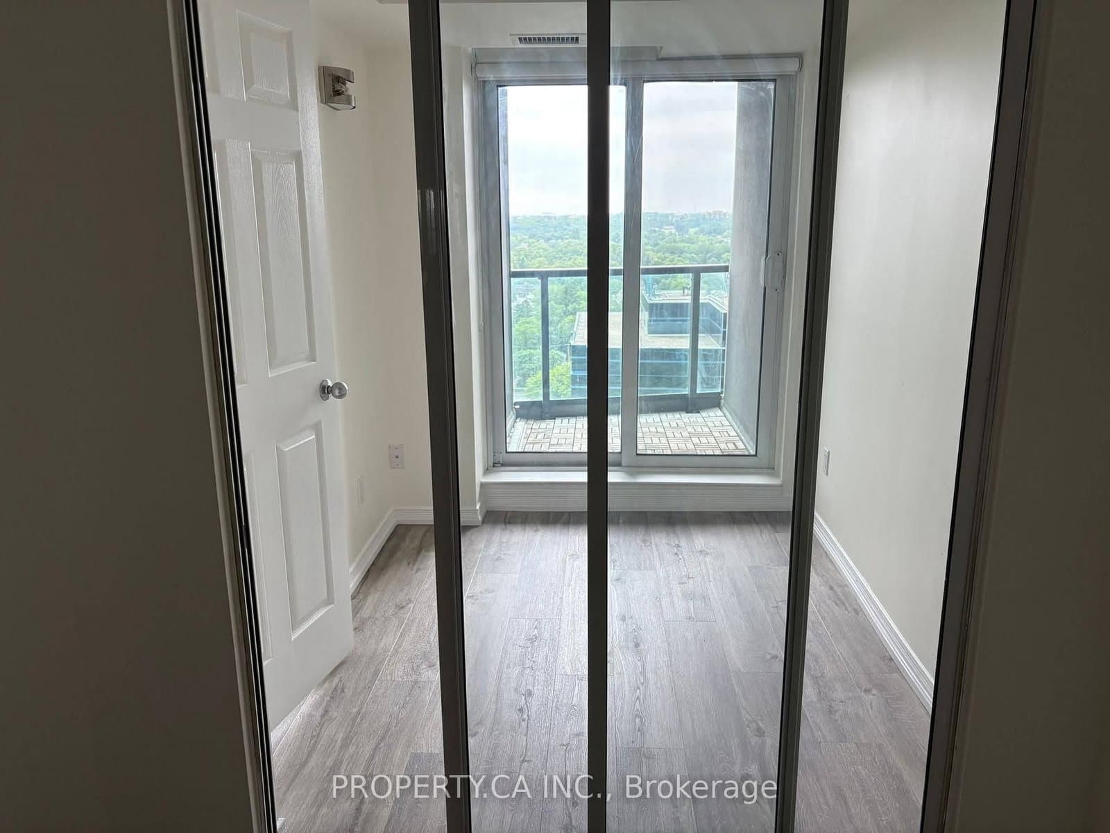 30 Harrison Garden Boulevard, Unit 1906 thumbnail 28