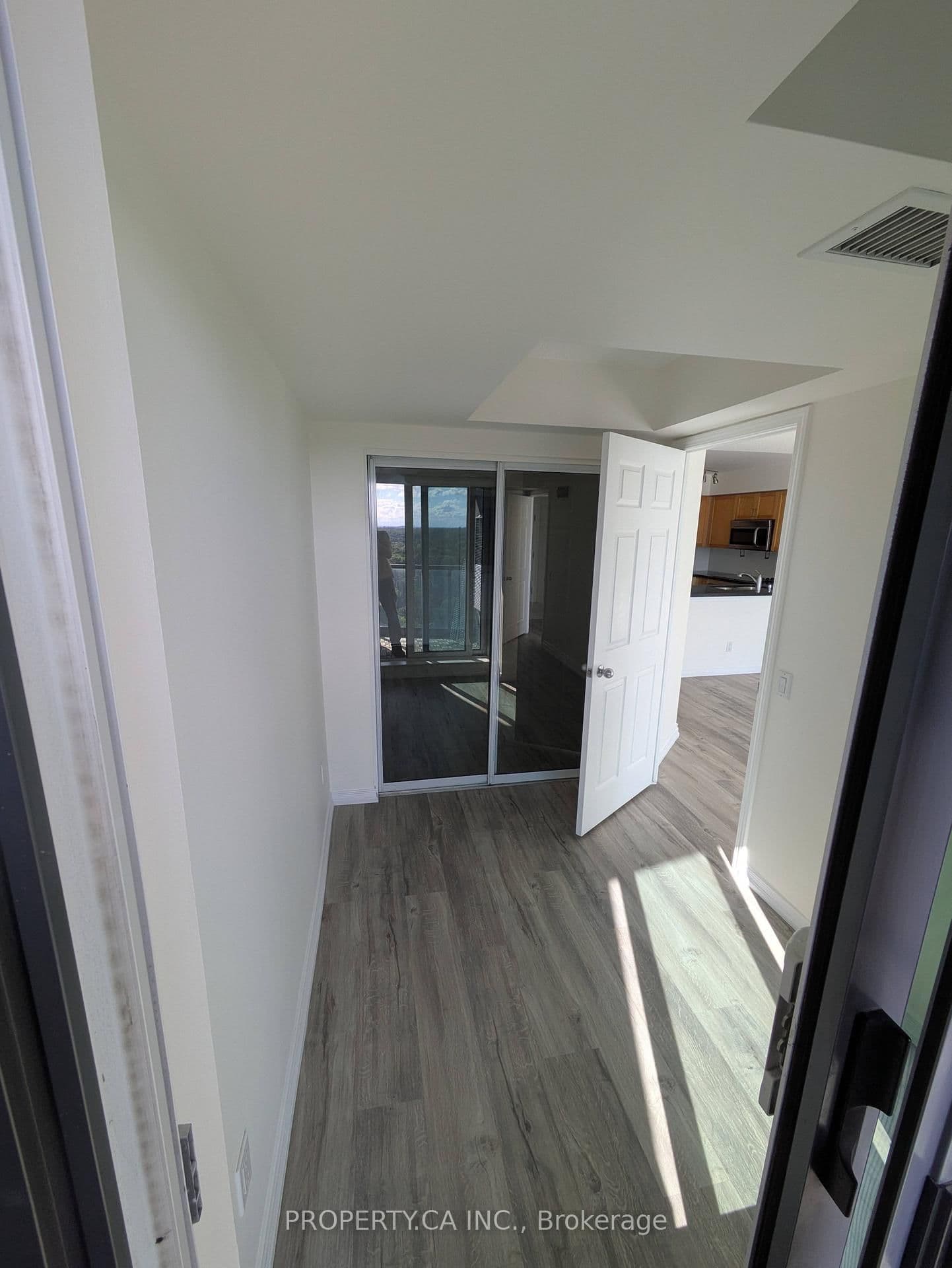 30 Harrison Garden Boulevard, Unit 1906 thumbnail 3