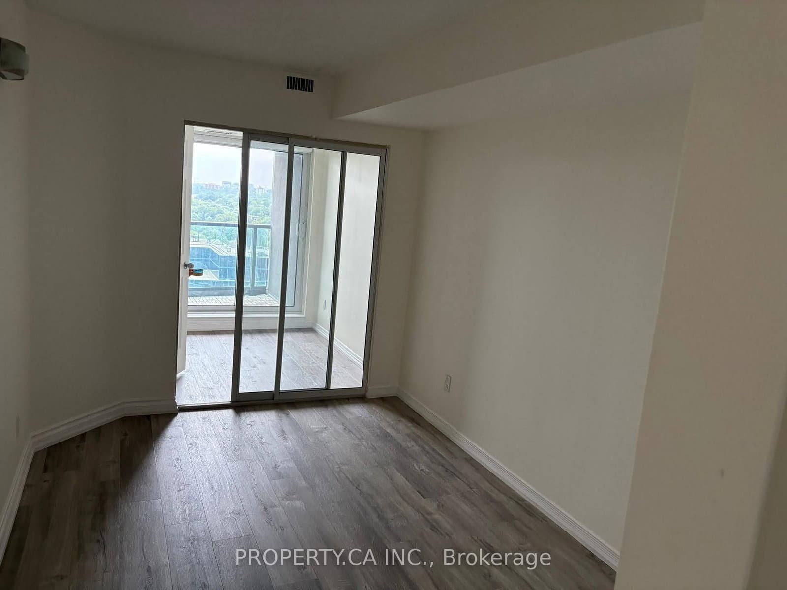 30 Harrison Garden Boulevard, Unit 1906 thumbnail 31