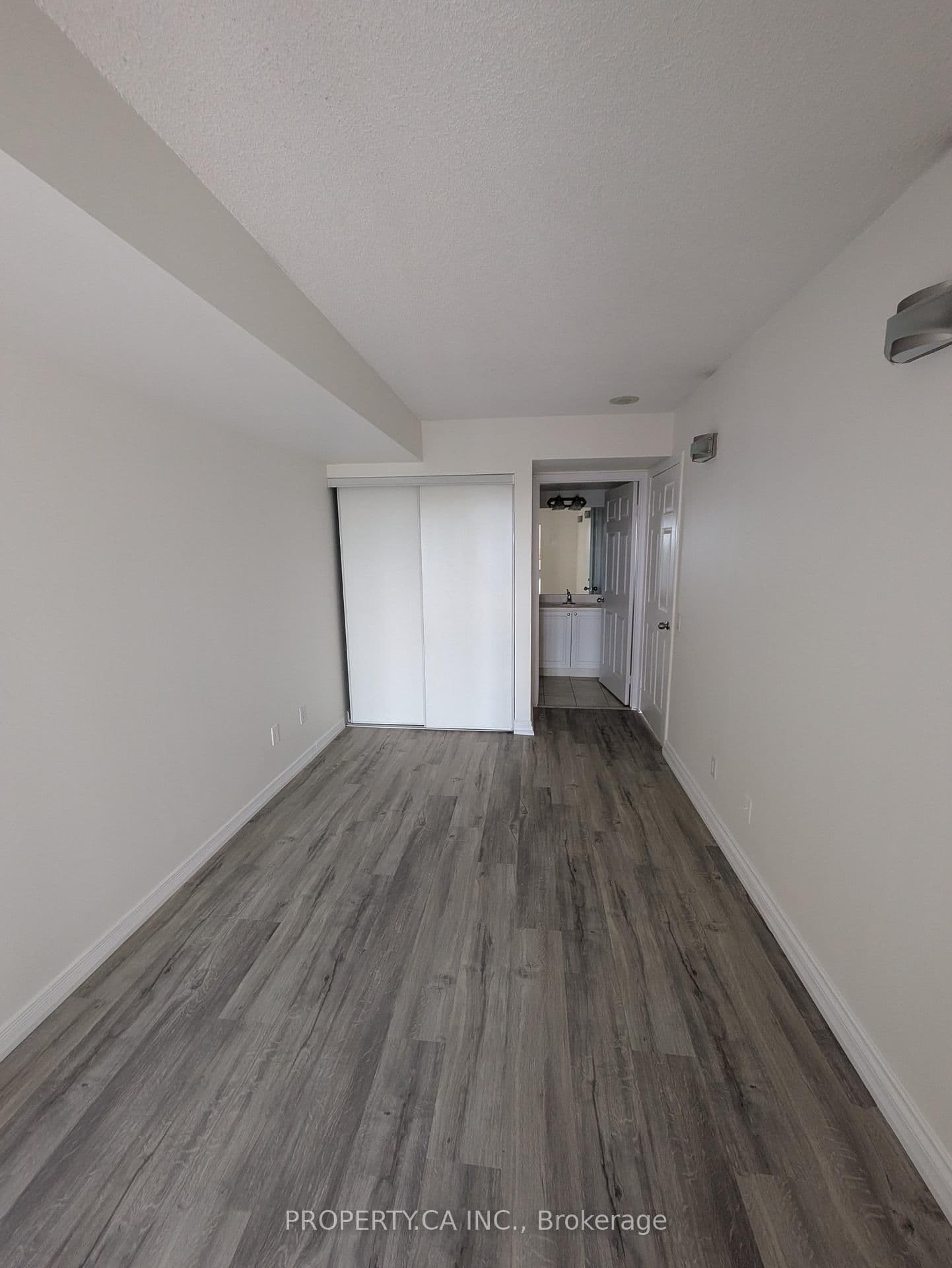 30 Harrison Garden Boulevard, Unit 1906 thumbnail 4