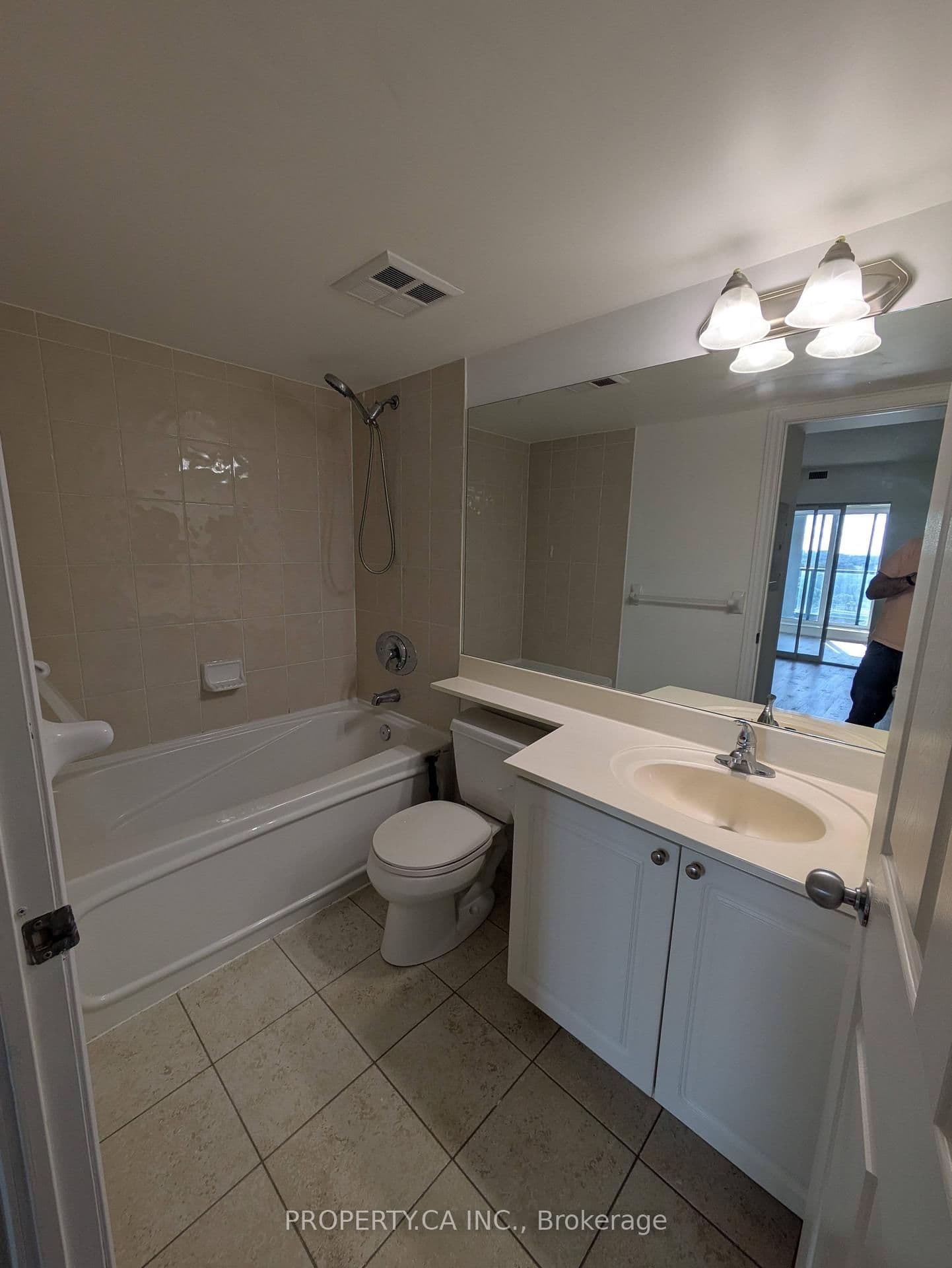 30 Harrison Garden Boulevard, Unit 1906 thumbnail 5