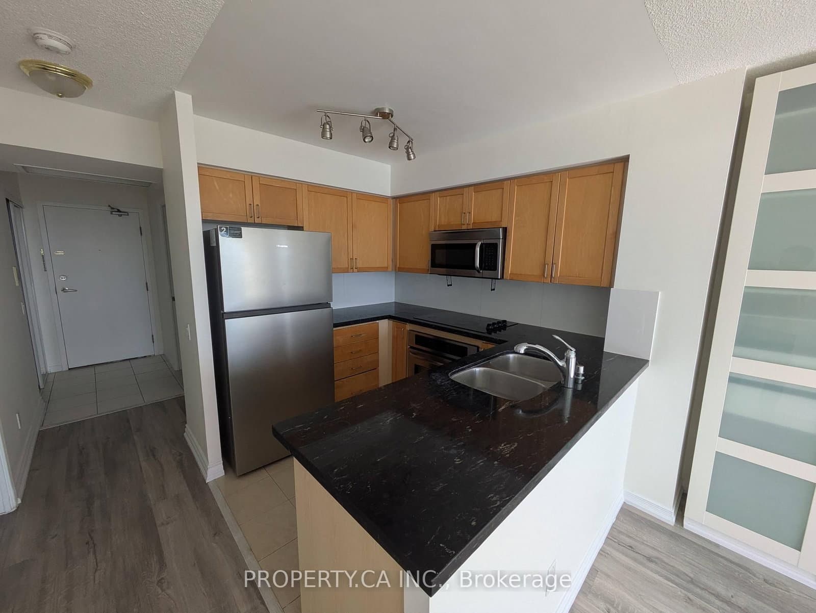 30 Harrison Garden Boulevard, Unit 1906 thumbnail 9
