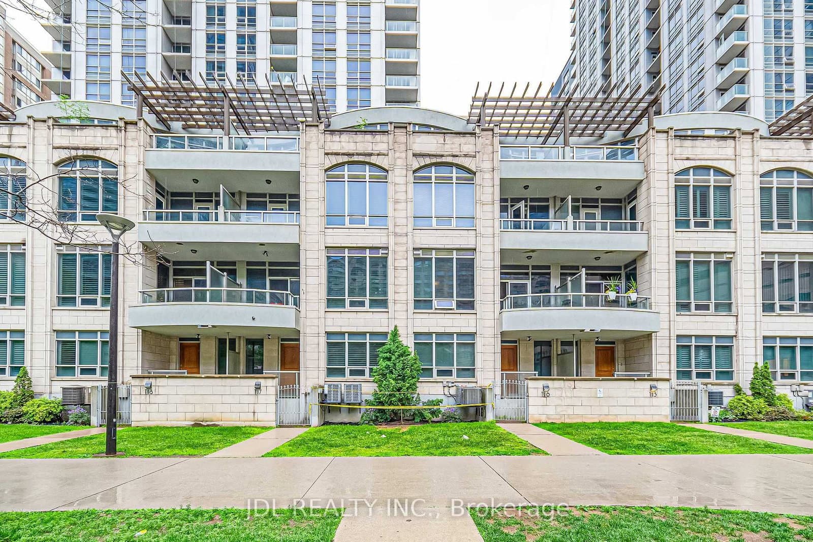 #TH07 - 761 Bay Street