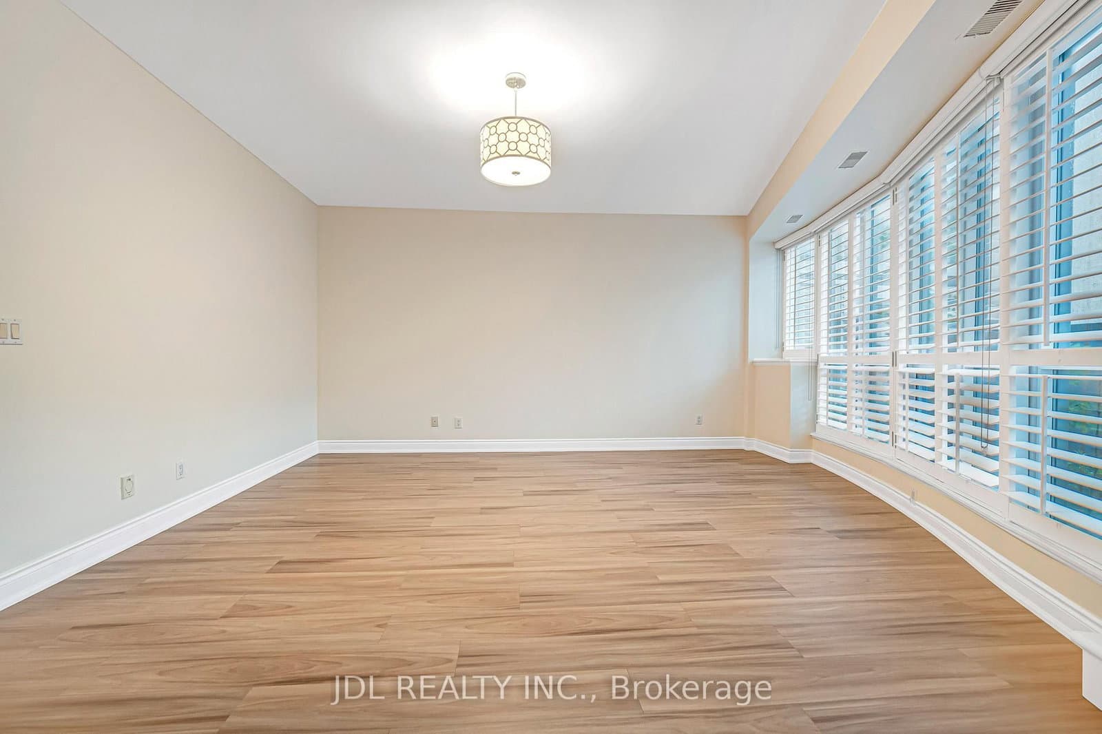 761 Bay Street, Unit TH07 thumbnail 27