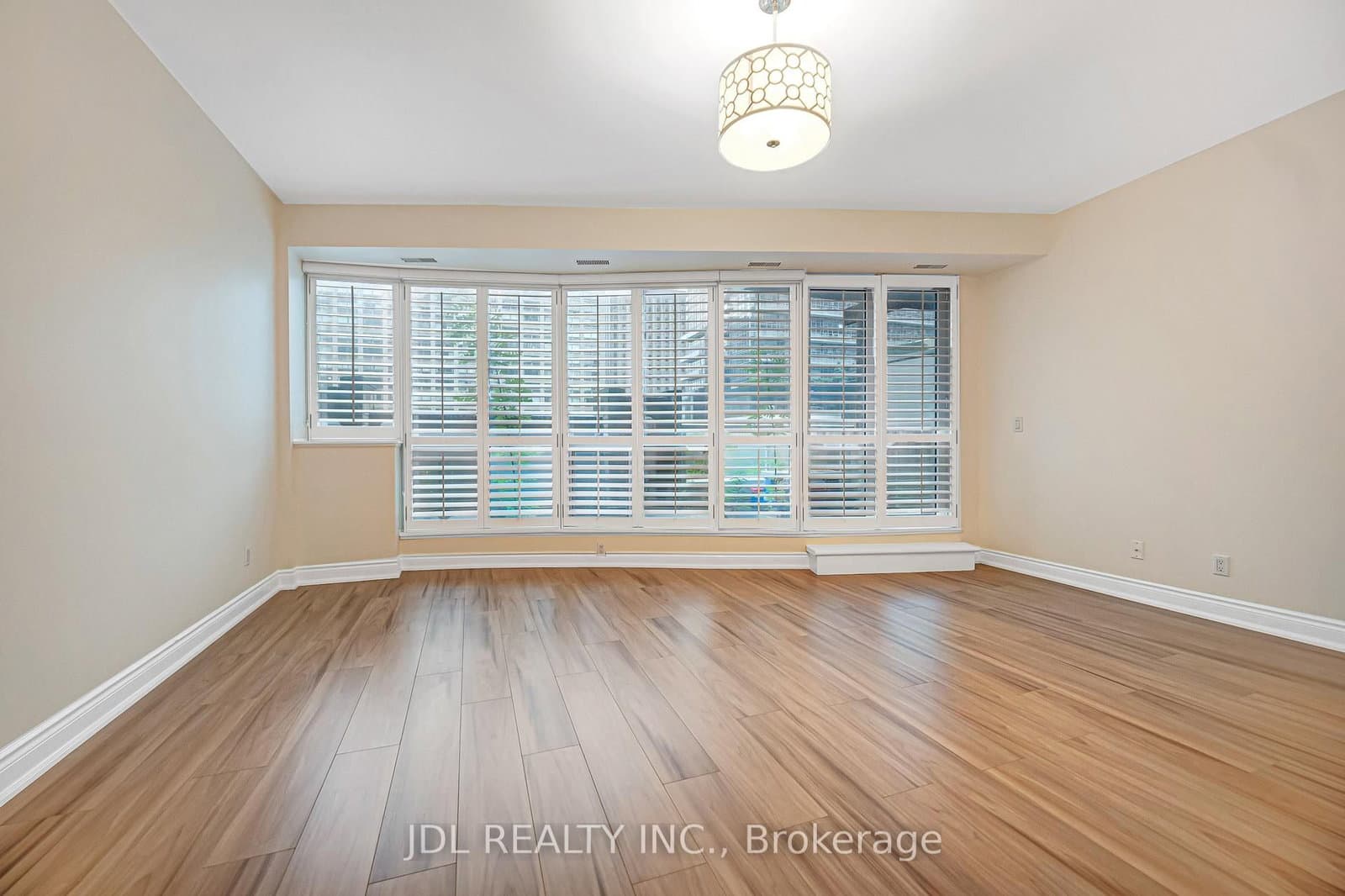 761 Bay Street, Unit TH07 thumbnail 31