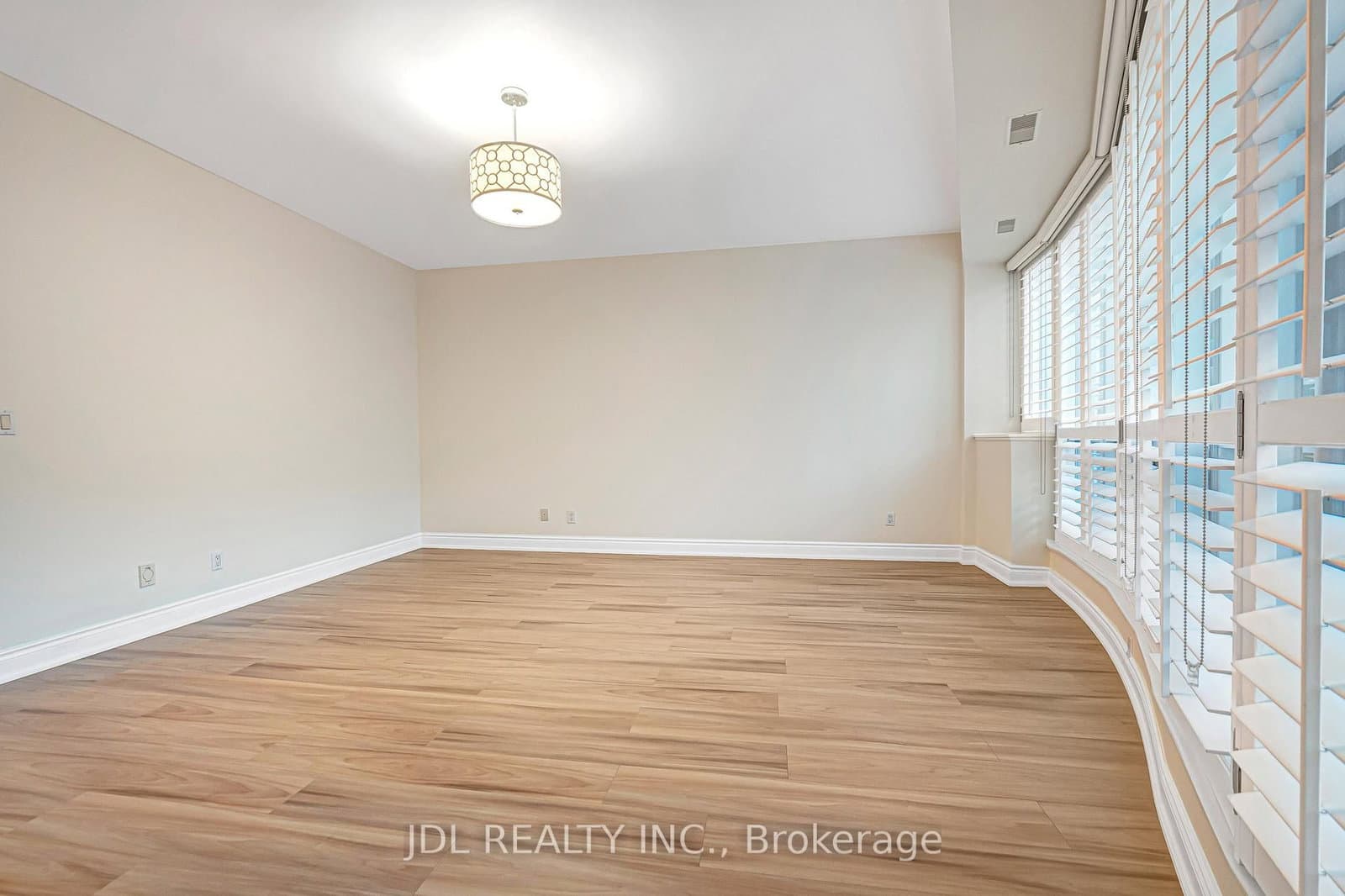 761 Bay Street, Unit TH07 thumbnail 32