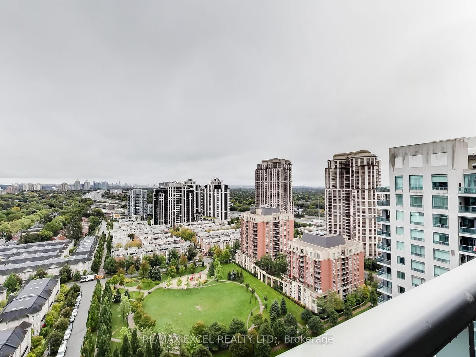 18 Harrison Garden Boulevard, Unit 1409 thumbnail 6