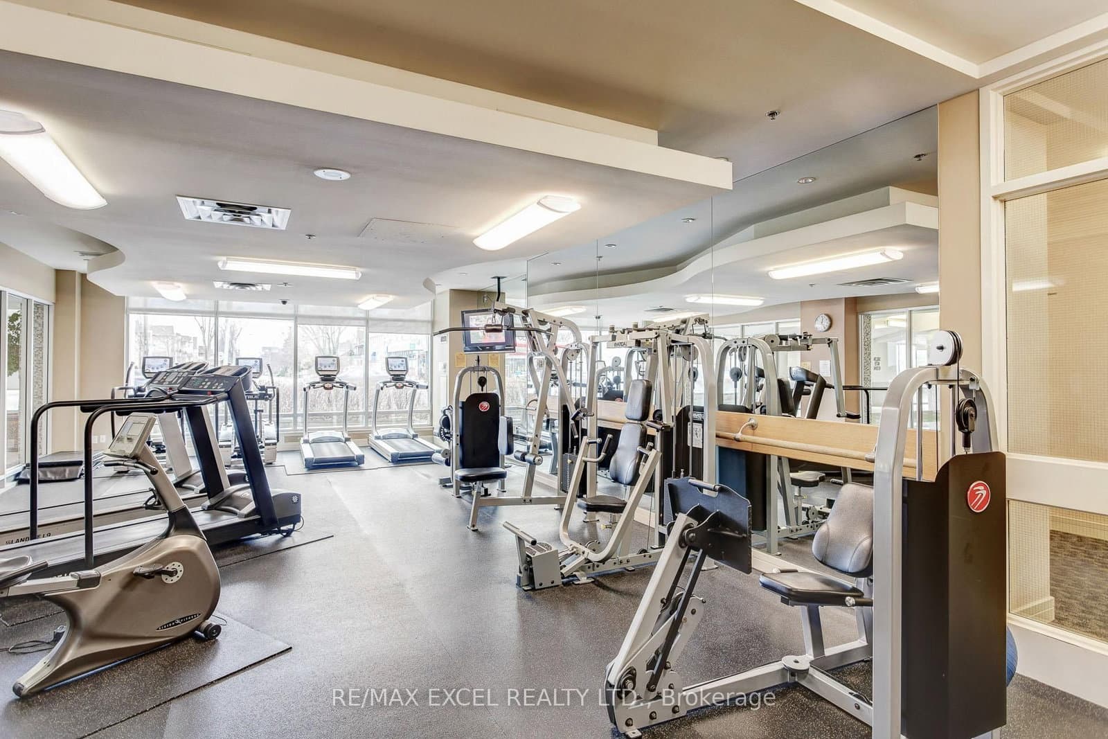 18 Harrison Garden Boulevard, Unit 1409 thumbnail 9