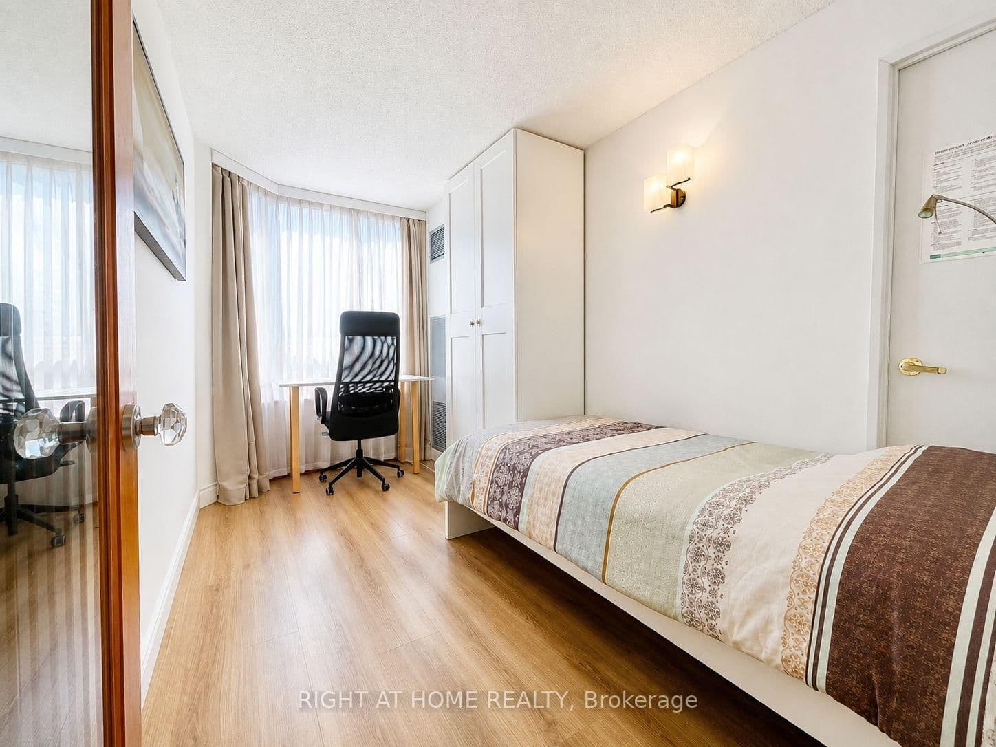 25 Maitland Street W, Unit 1001 thumbnail 10