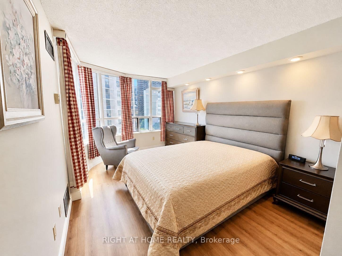 25 Maitland Street W, Unit 1001 thumbnail 11