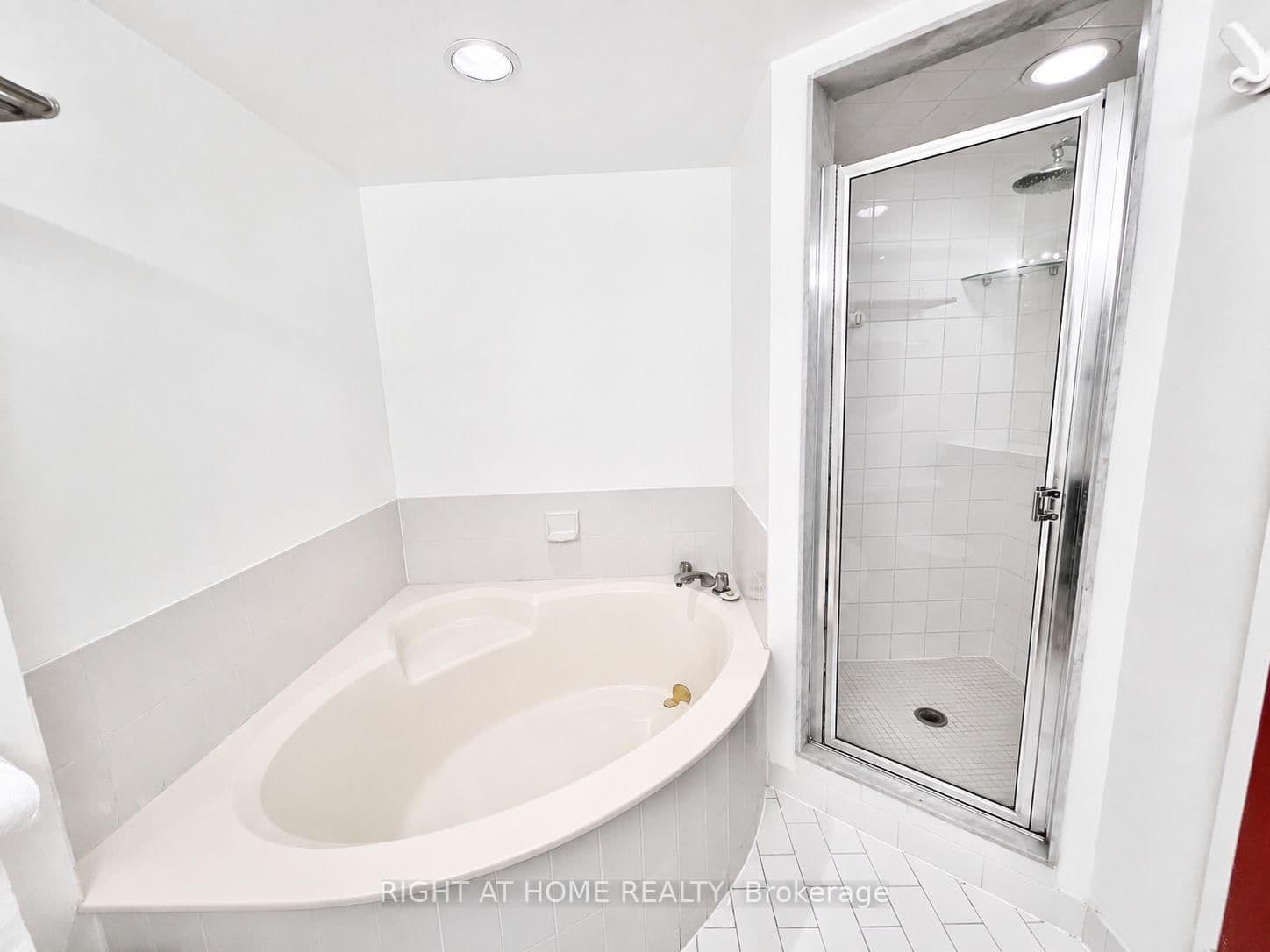 25 Maitland Street W, Unit 1001 thumbnail 14