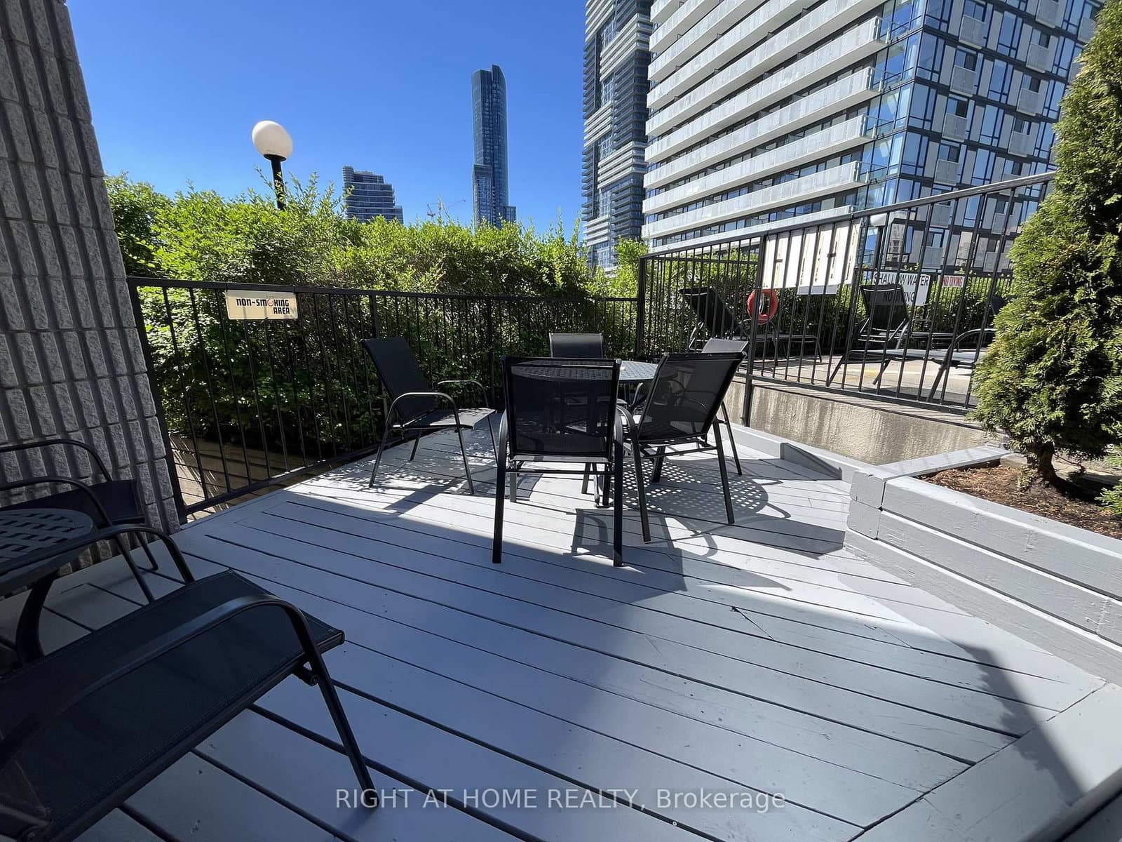 25 Maitland Street W, Unit 1001 thumbnail 16