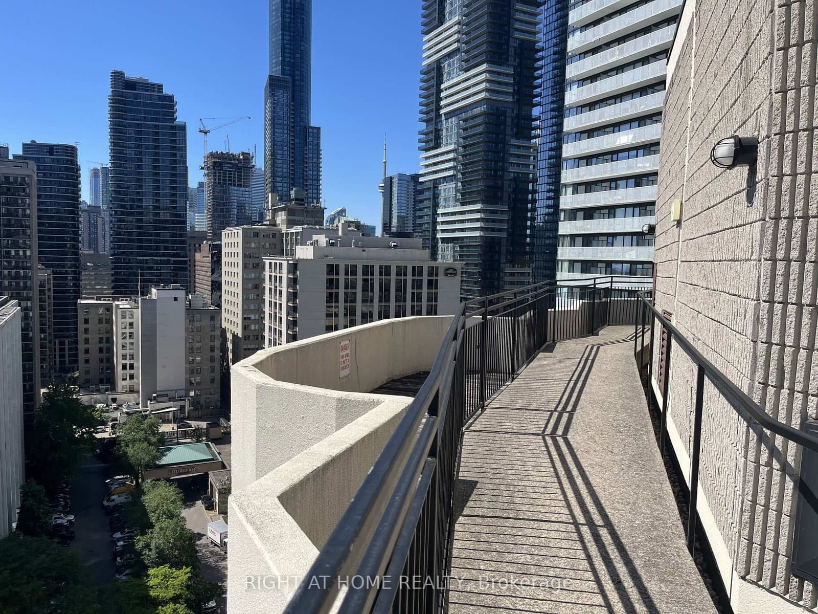 25 Maitland Street W, Unit 1001 thumbnail 18