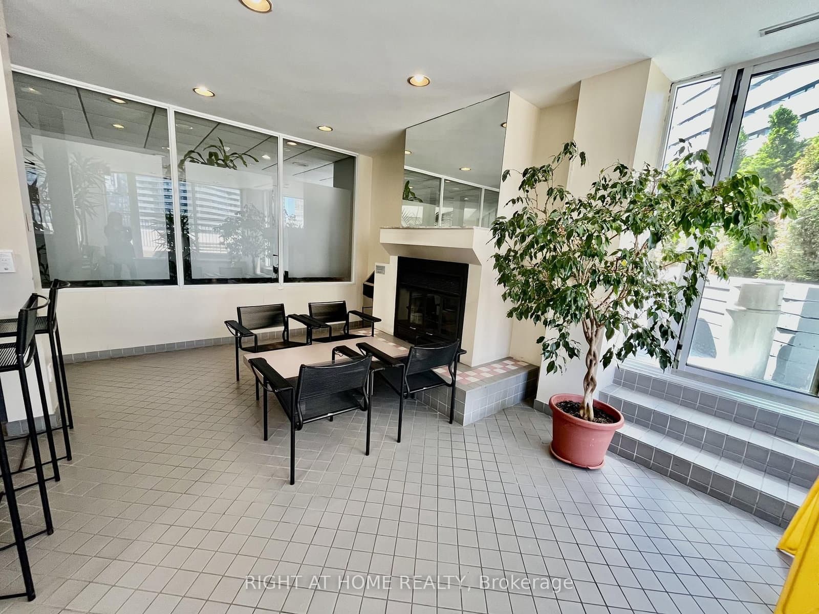 25 Maitland Street W, Unit 1001 thumbnail 19