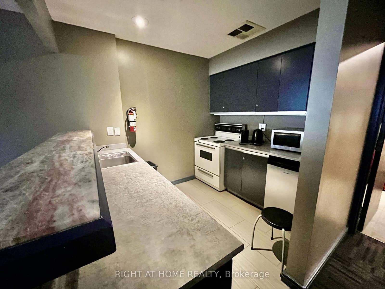 25 Maitland Street W, Unit 1001 thumbnail 22