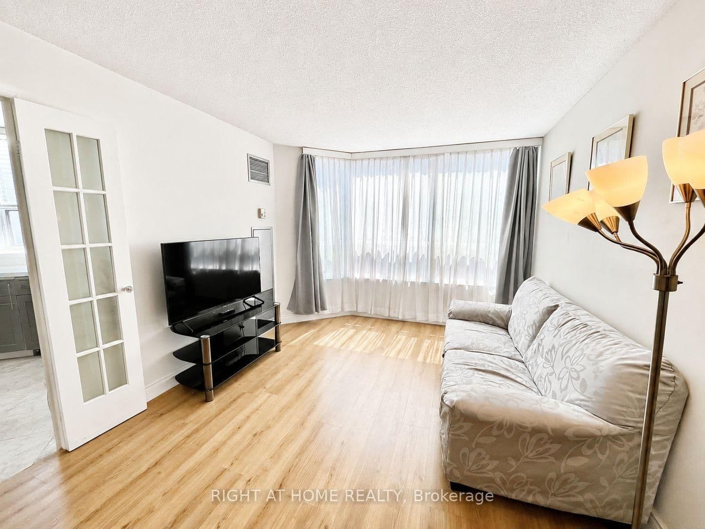 25 Maitland Street W, Unit 1001 thumbnail 5