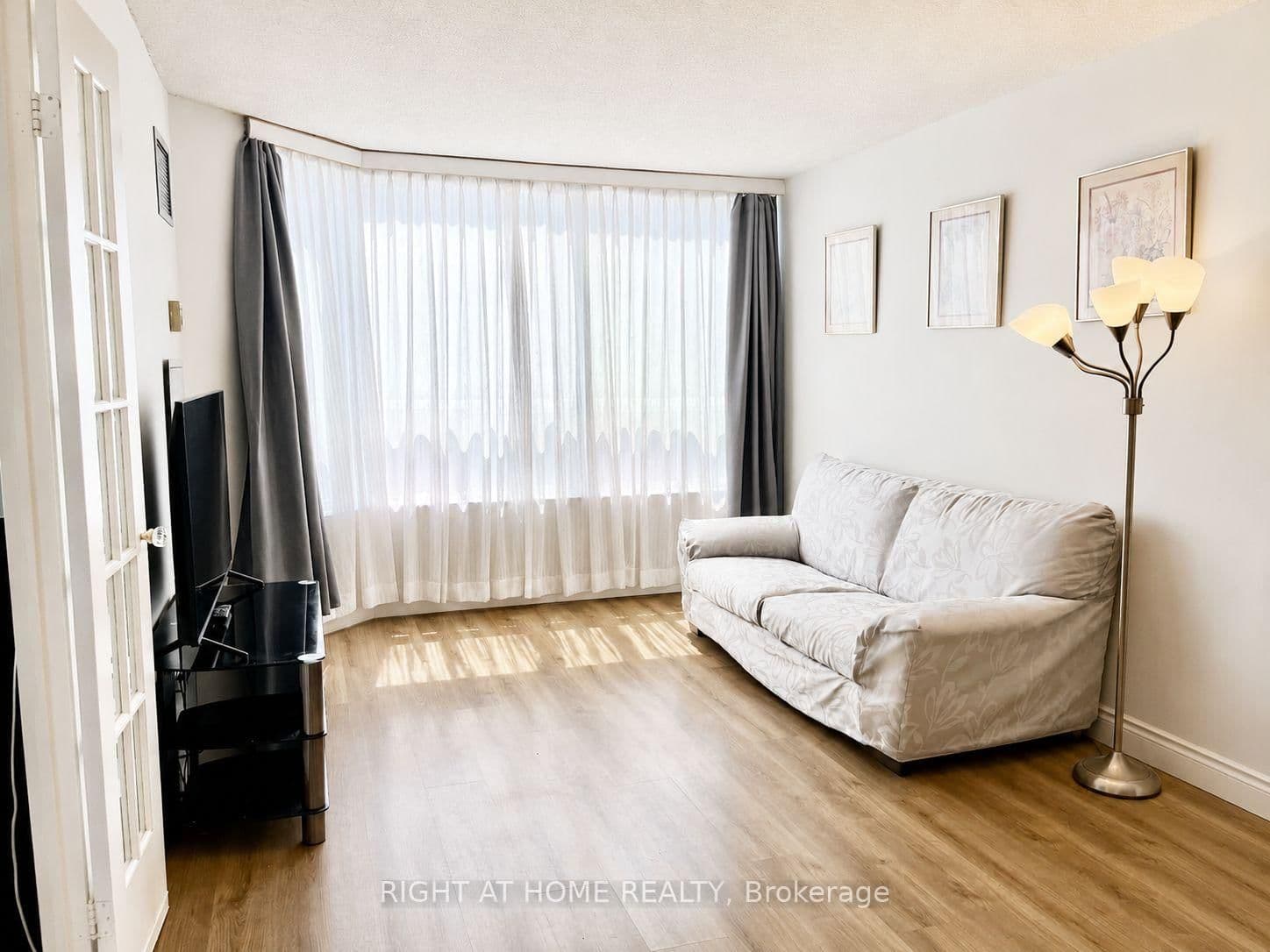 25 Maitland Street W, Unit 1001 thumbnail 6