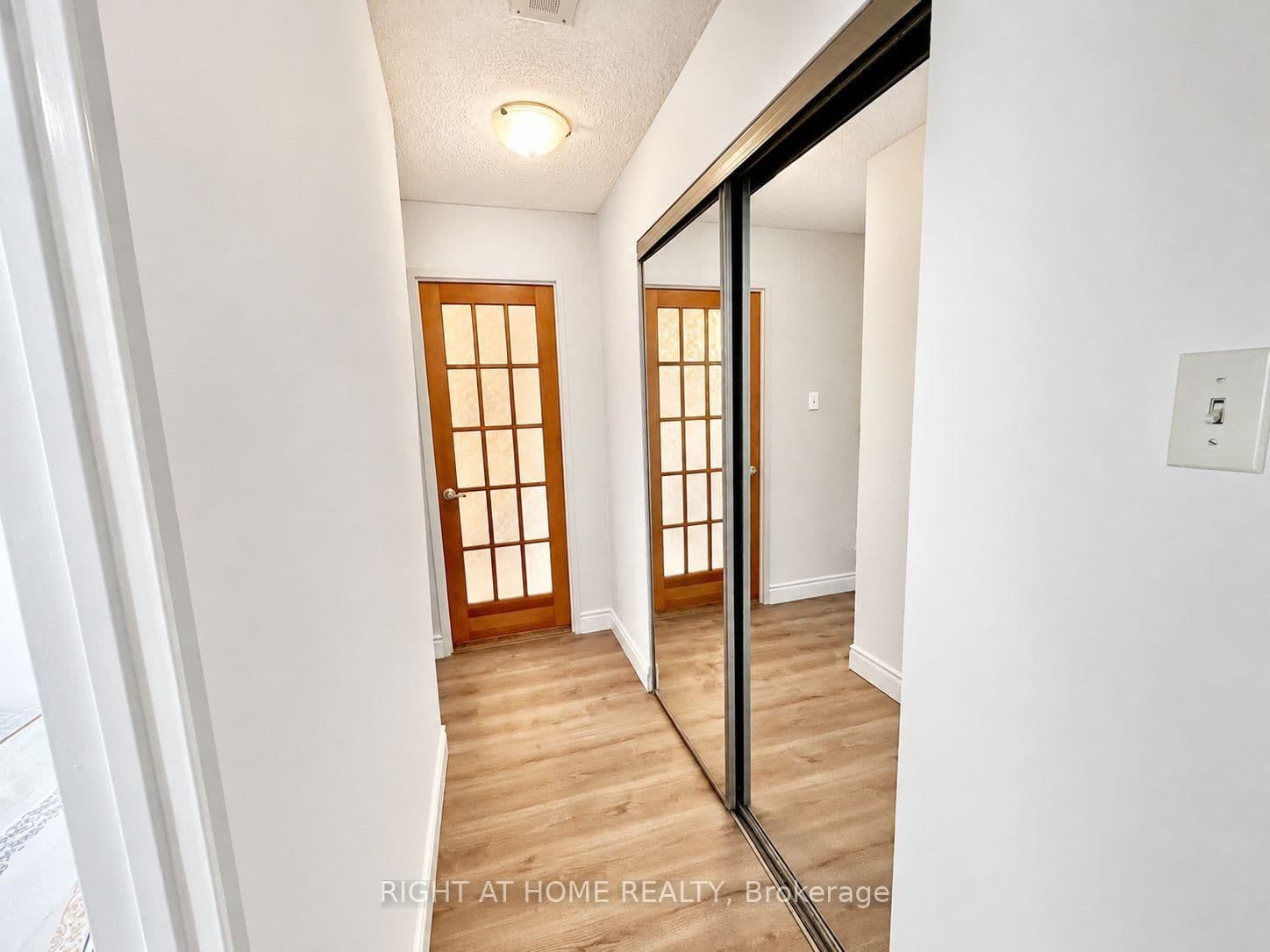 25 Maitland Street W, Unit 1001 thumbnail 8