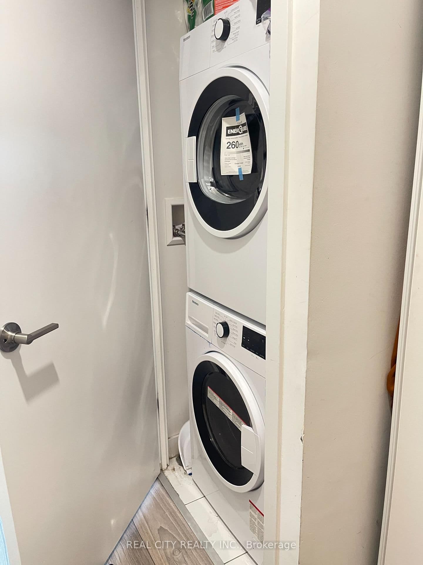 8 Tippett Road, Unit 808 thumbnail 10